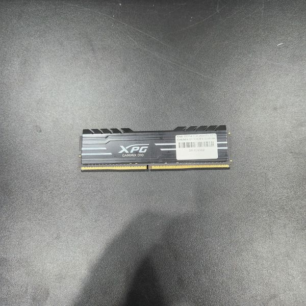 RAM DDR4 8GB ADATA XPG GAMMIX D10 BUSS 3200 BH 1 THÁNG