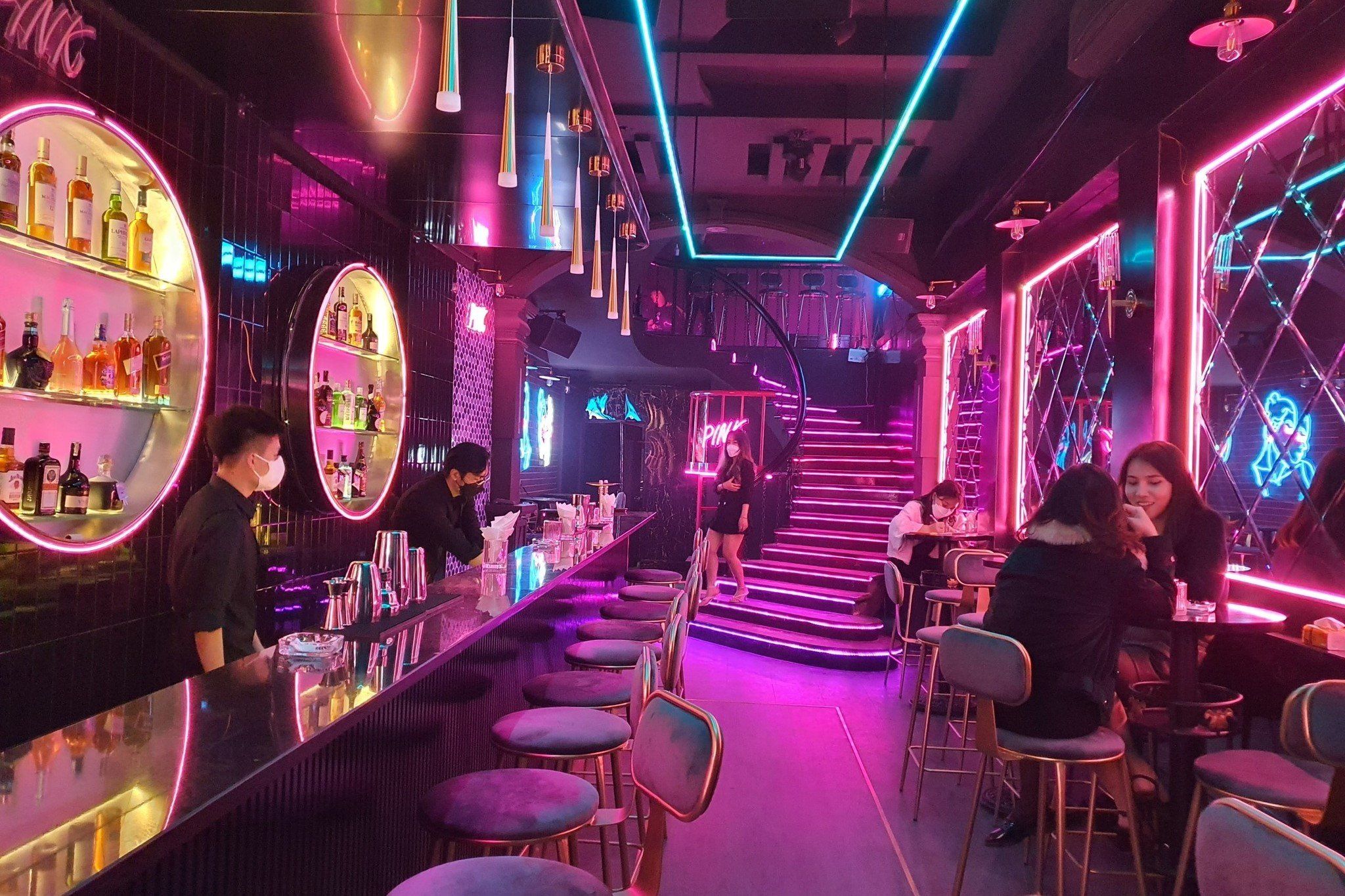 Pink Pub - 289 Văn Cao