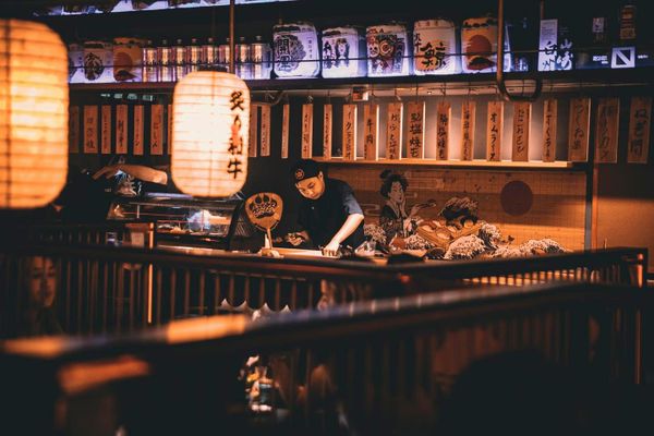 Emoi Izakaya Hàm Long so với các quán Izakaya khác ở Hà Nội: Lựa chọn nào phù hợp nhất?