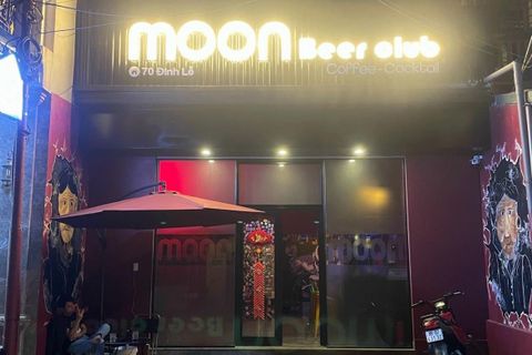 Moon Pub And Lounger Bar - 70 Đinh Lễ
