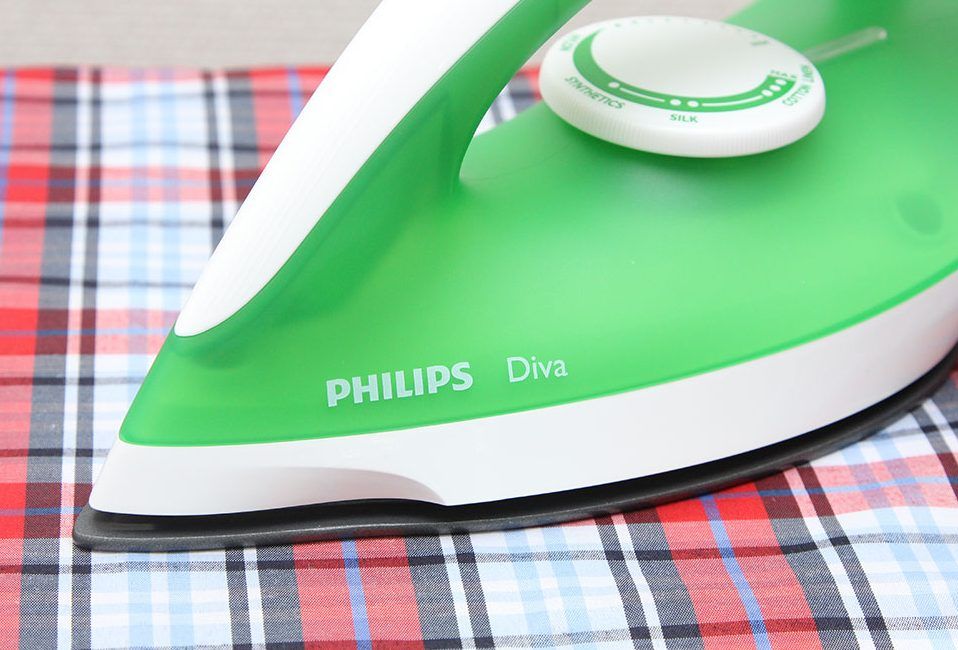  BÀN ỦI KHÔ PHILIPS GC122/79 