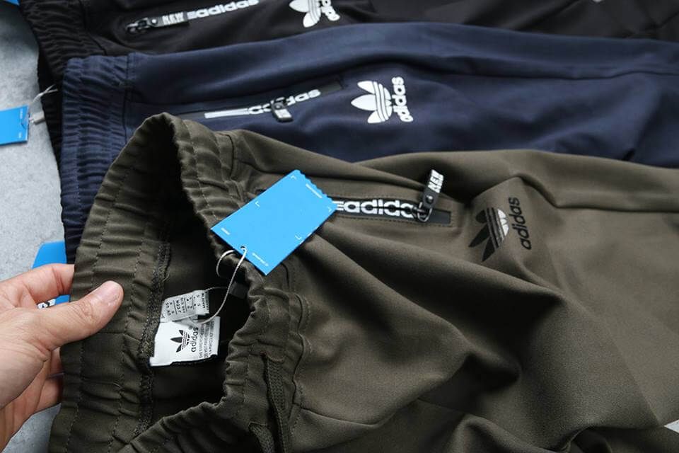 Quần jogger rêu adidas