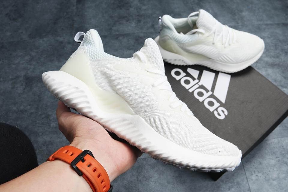  Giày alphabounce trắng 