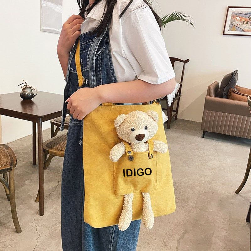 Túi đeo vai đi học canvas, túi đeo chéo công sở trang trí gấu bông IDIGO FF6 - 2014