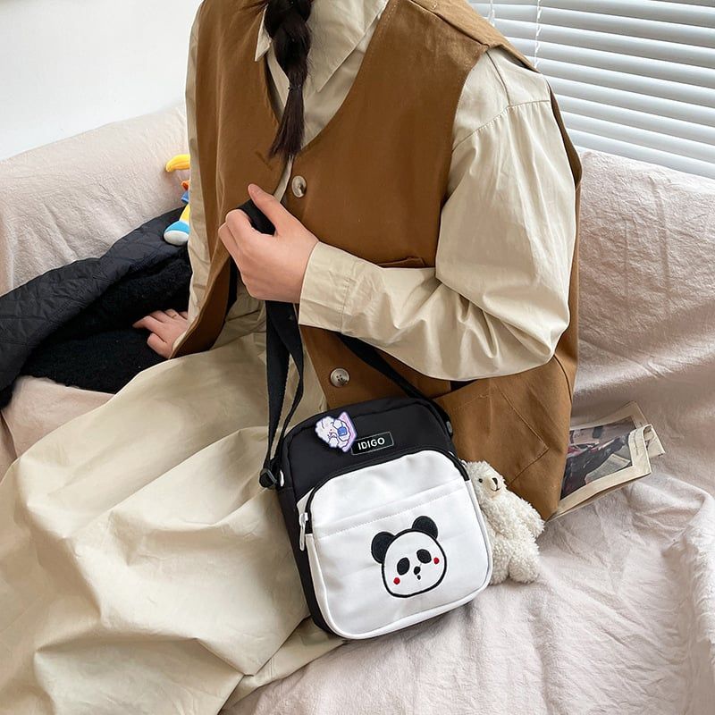 Túi đeo chéo đi chơi, túi đeo vai nữ thêu trang trí huy hiệu hoạt hình xinh xắn IDIGO FF6 - 1231