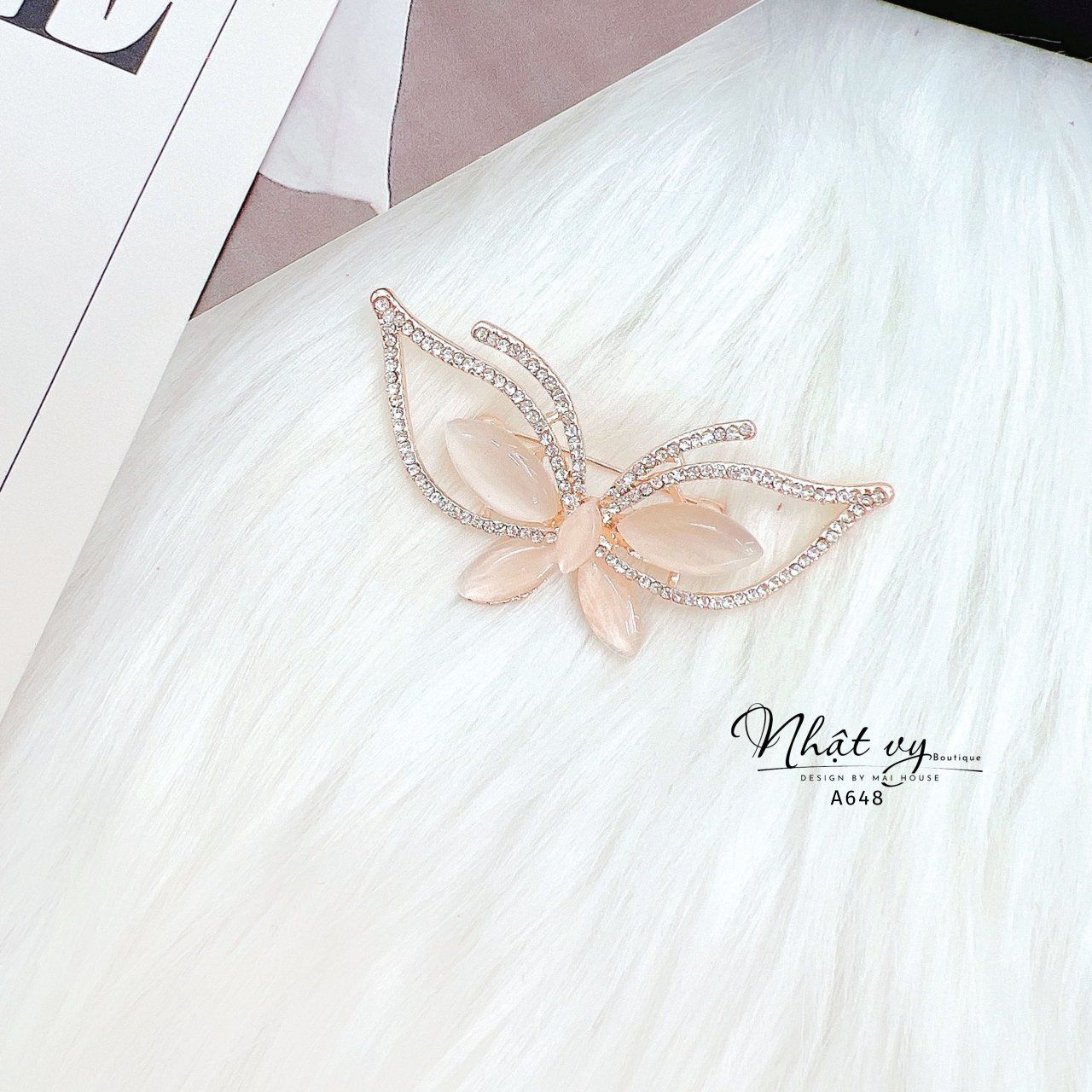 Cài áo con bướm đính đá - A648