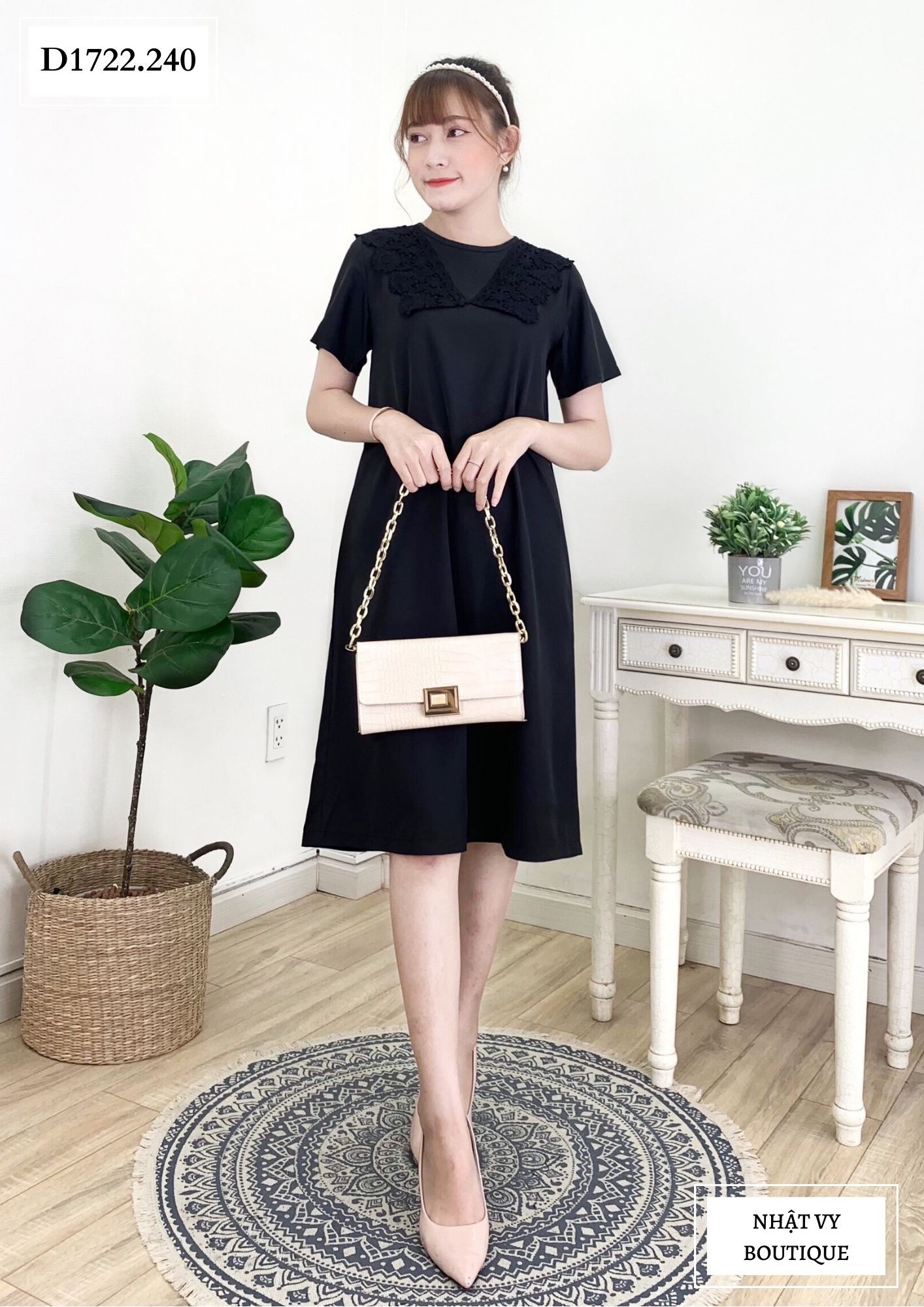 ĐẦM SUÔNG TRƠN CỔ REN LỚN - D1722