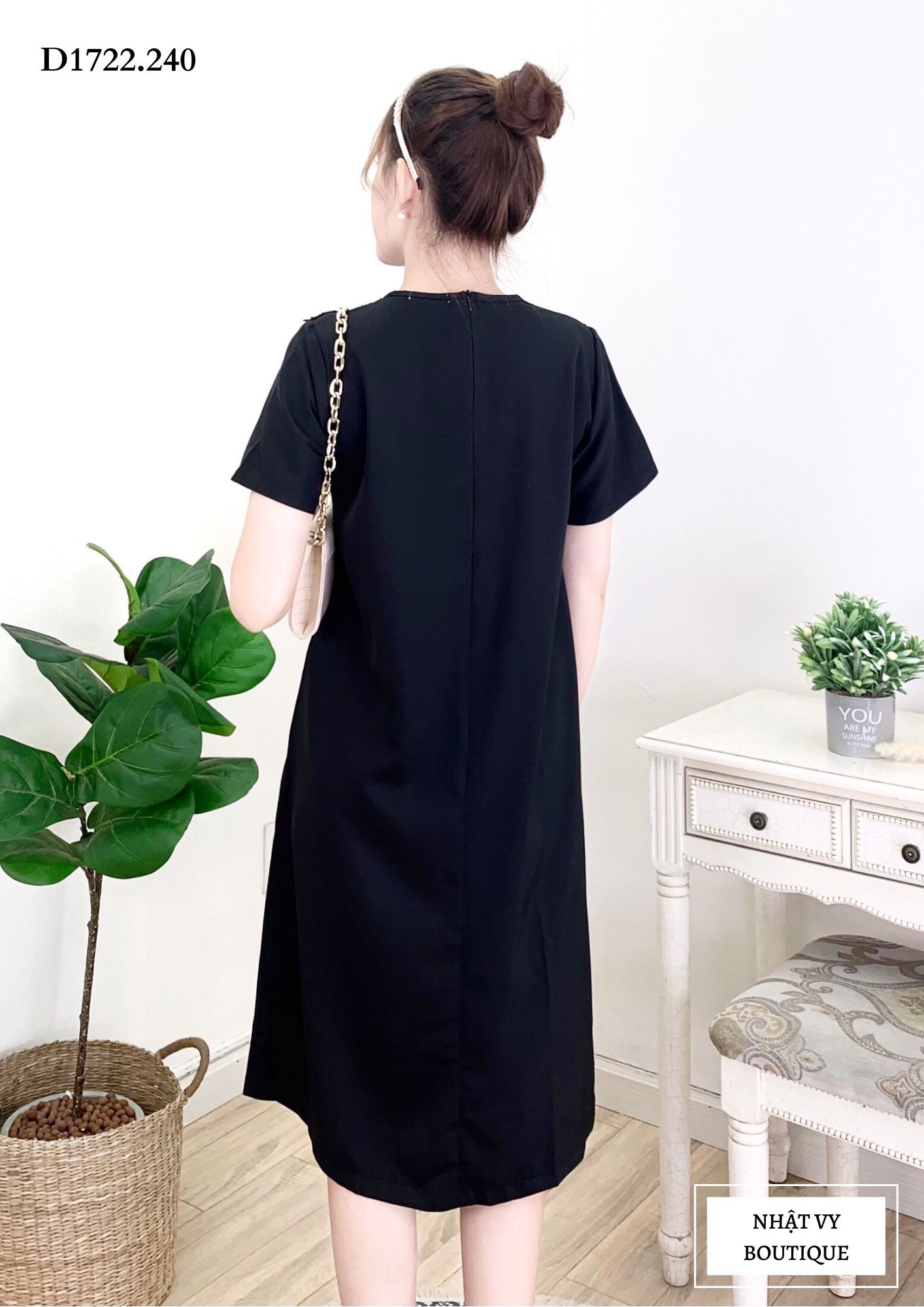 ĐẦM SUÔNG TRƠN CỔ REN LỚN - D1722