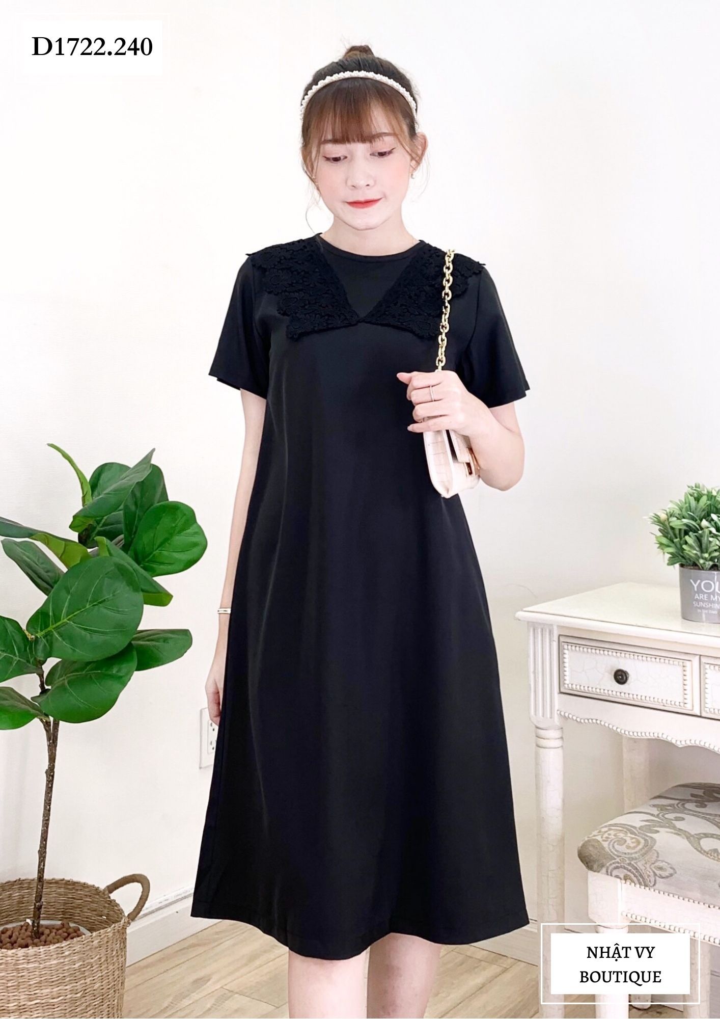 ĐẦM SUÔNG TRƠN CỔ REN LỚN - D1722