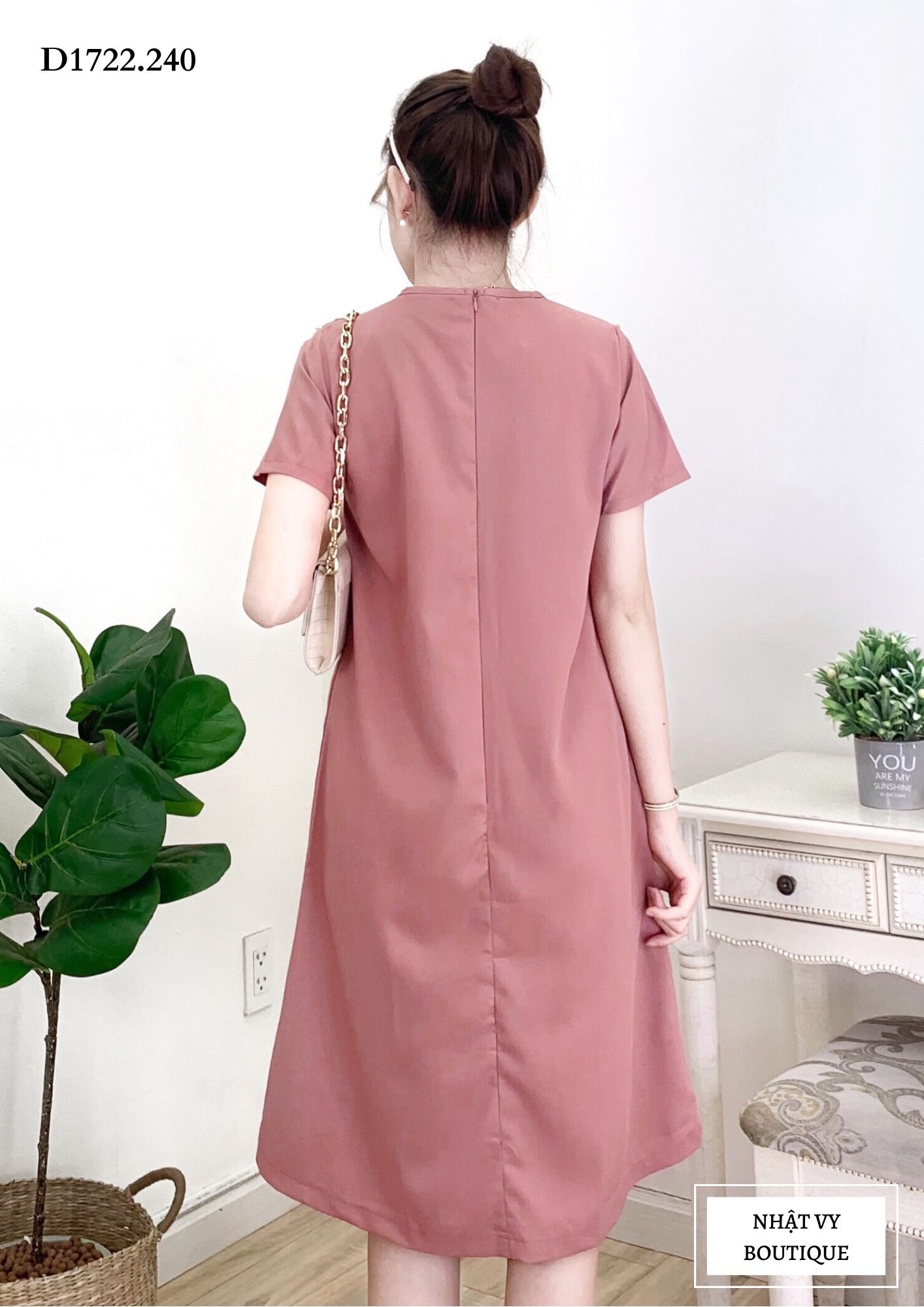 ĐẦM SUÔNG TRƠN CỔ REN LỚN - D1722
