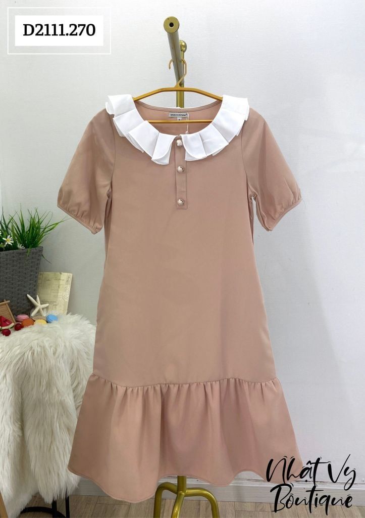 Đầm suông cổ bèo xếp ly cài nút - D2111