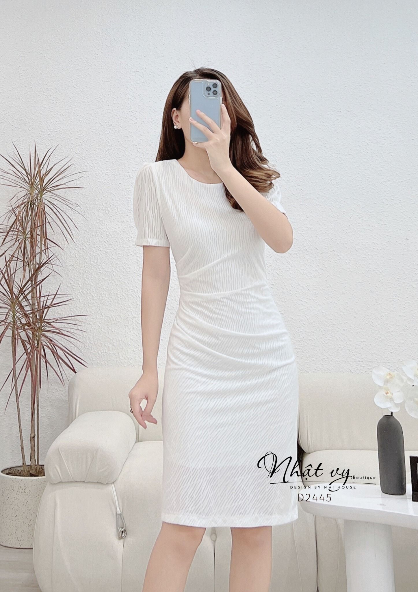 Đầm body cổ tròn cách điệu nhún bên eo - D2445
