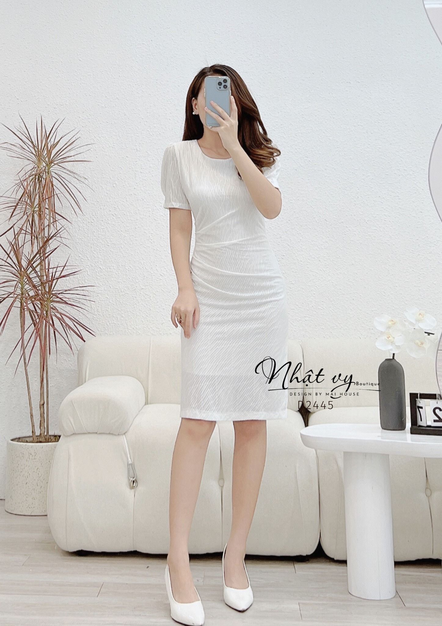 Đầm body cổ tròn cách điệu nhún bên eo - D2445