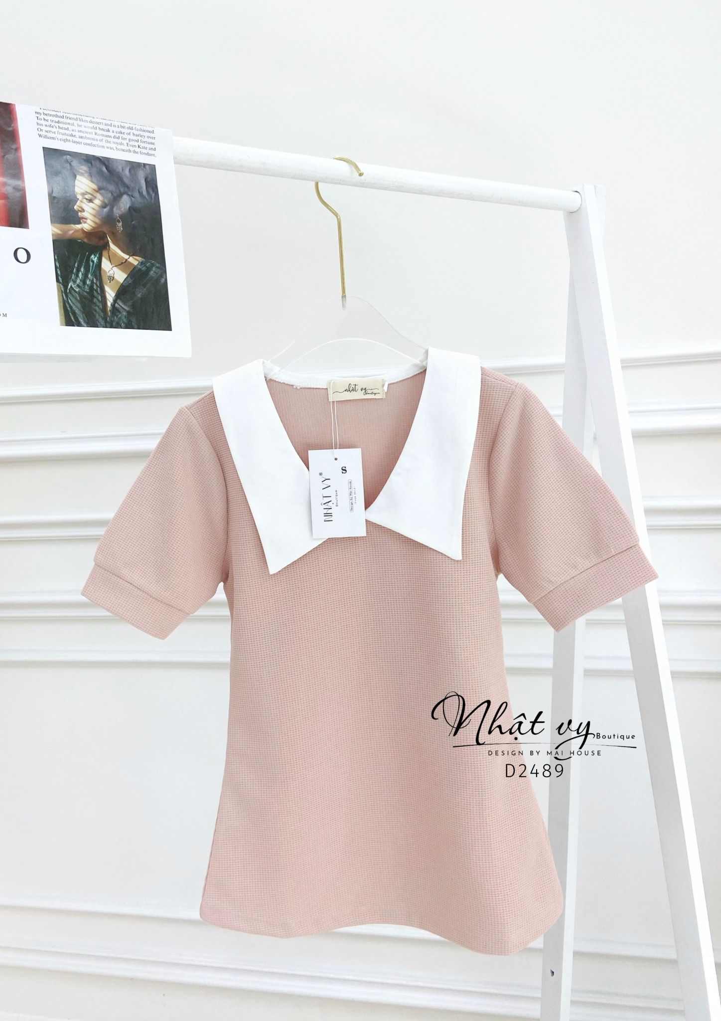 Áo nữ cổ tim phối bèo trắng - D2489
