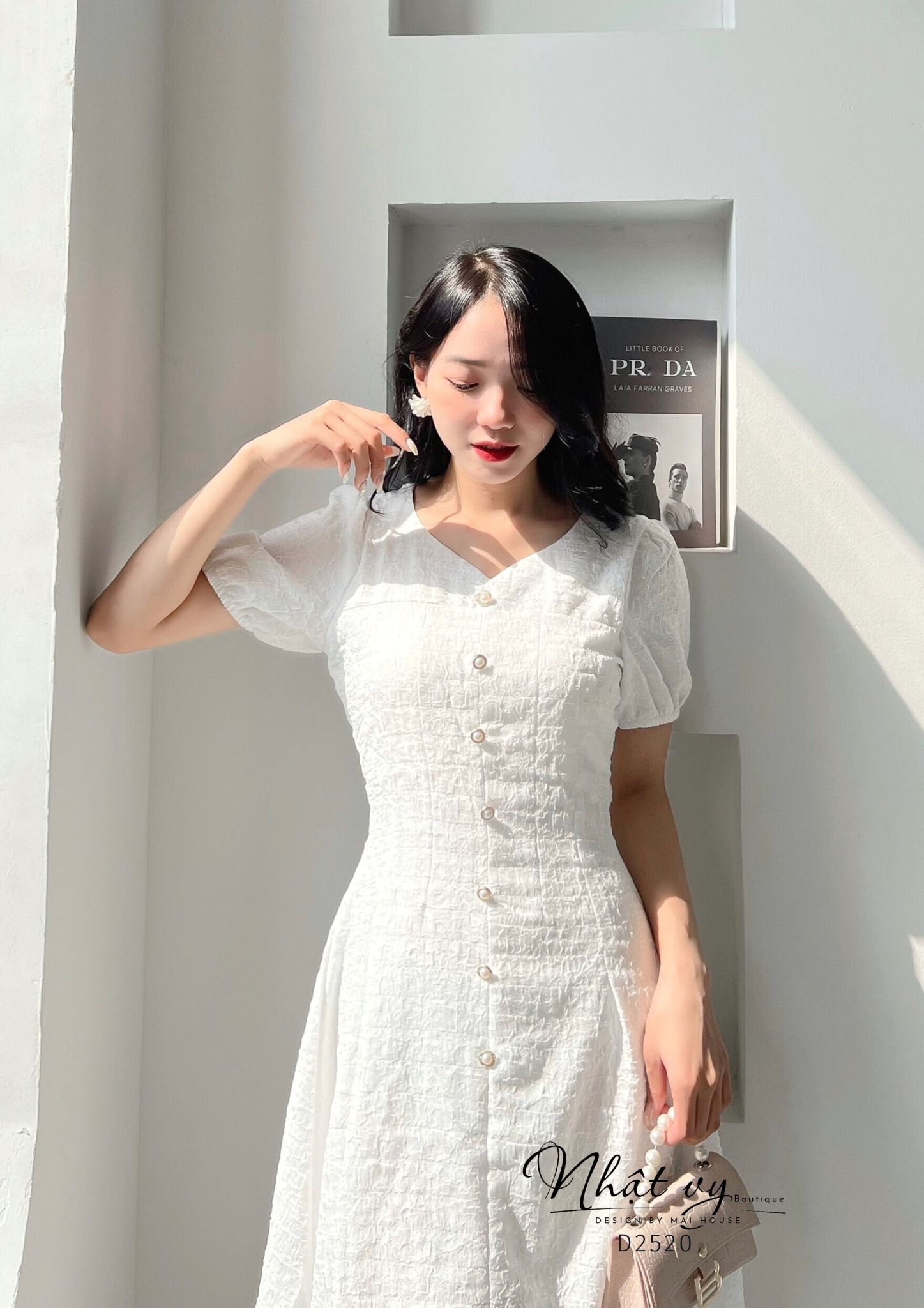 Đầm ôm dáng xoè cổ V cách điệu đính cúc giả - D2520