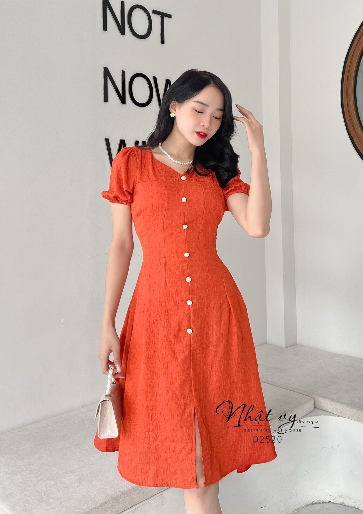 Đầm ôm dáng xoè cổ V cách điệu đính cúc giả - D2520