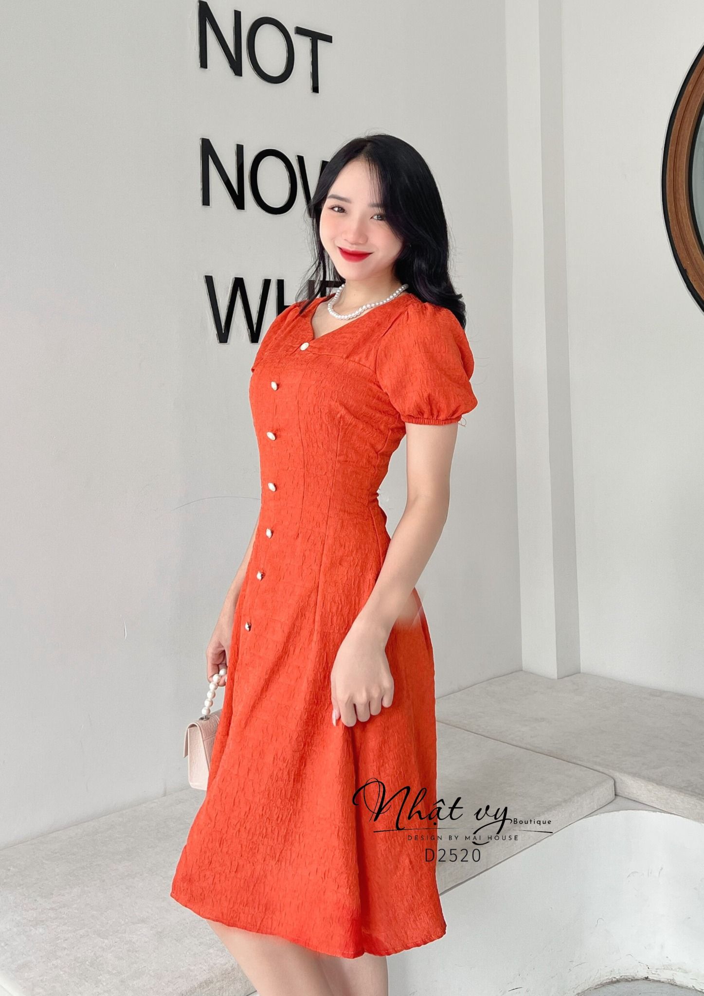 Đầm ôm dáng xoè cổ V cách điệu đính cúc giả - D2520