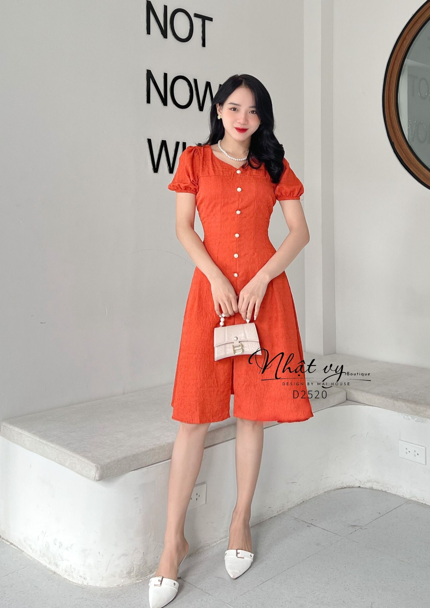 Đầm ôm dáng xoè cổ V cách điệu đính cúc giả - D2520