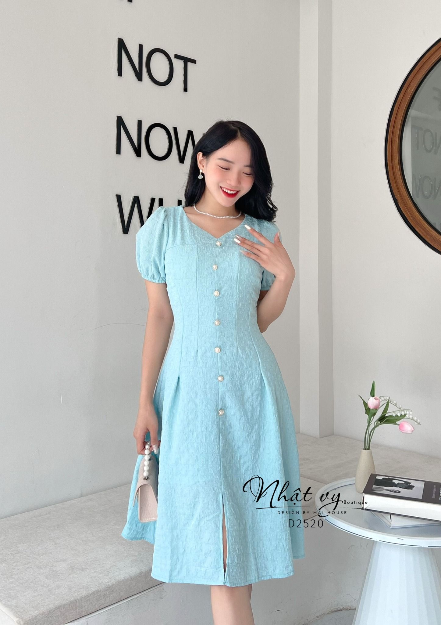 Đầm ôm dáng xoè cổ V cách điệu đính cúc giả - D2520