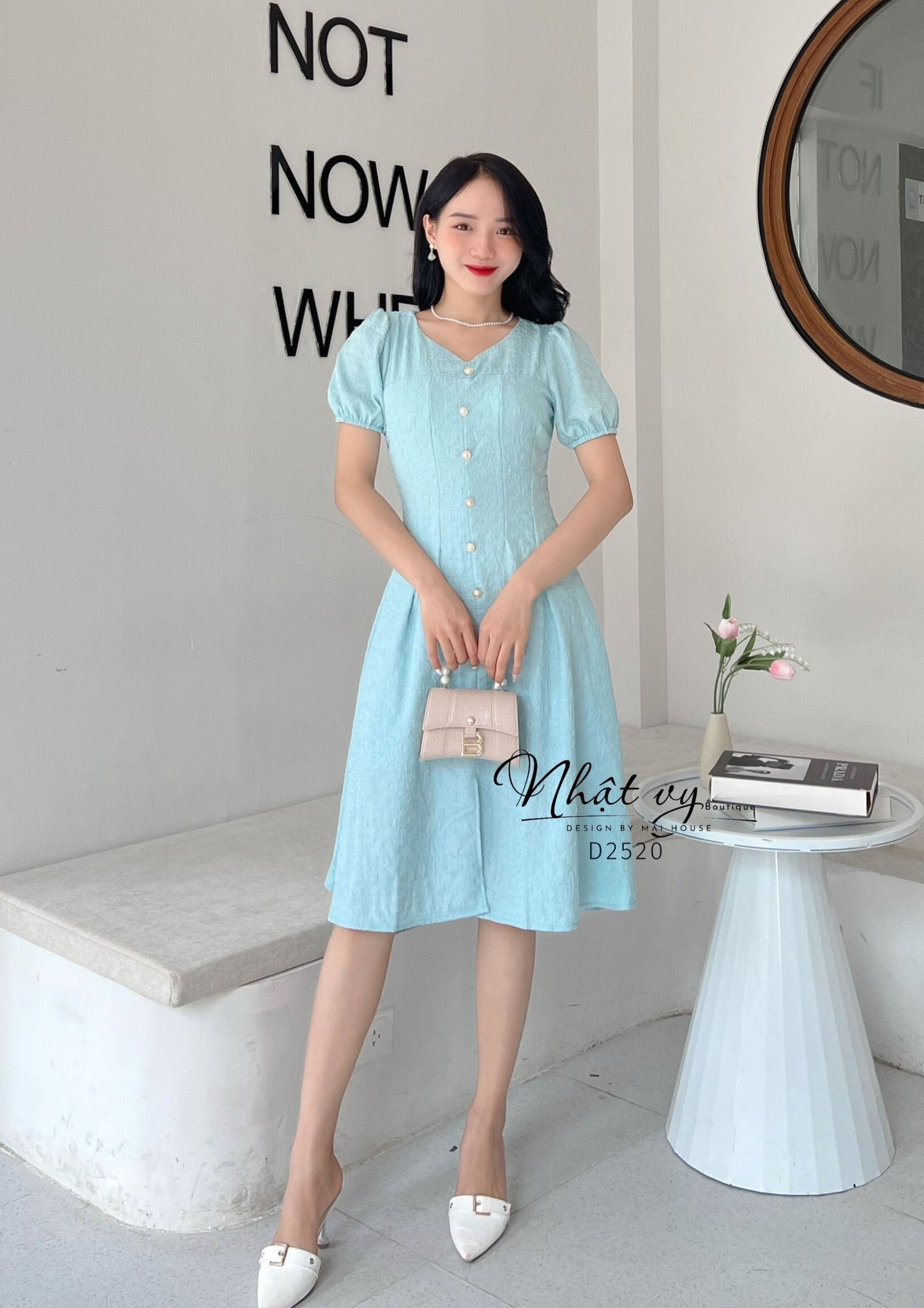 Đầm ôm dáng xoè cổ V cách điệu đính cúc giả - D2520