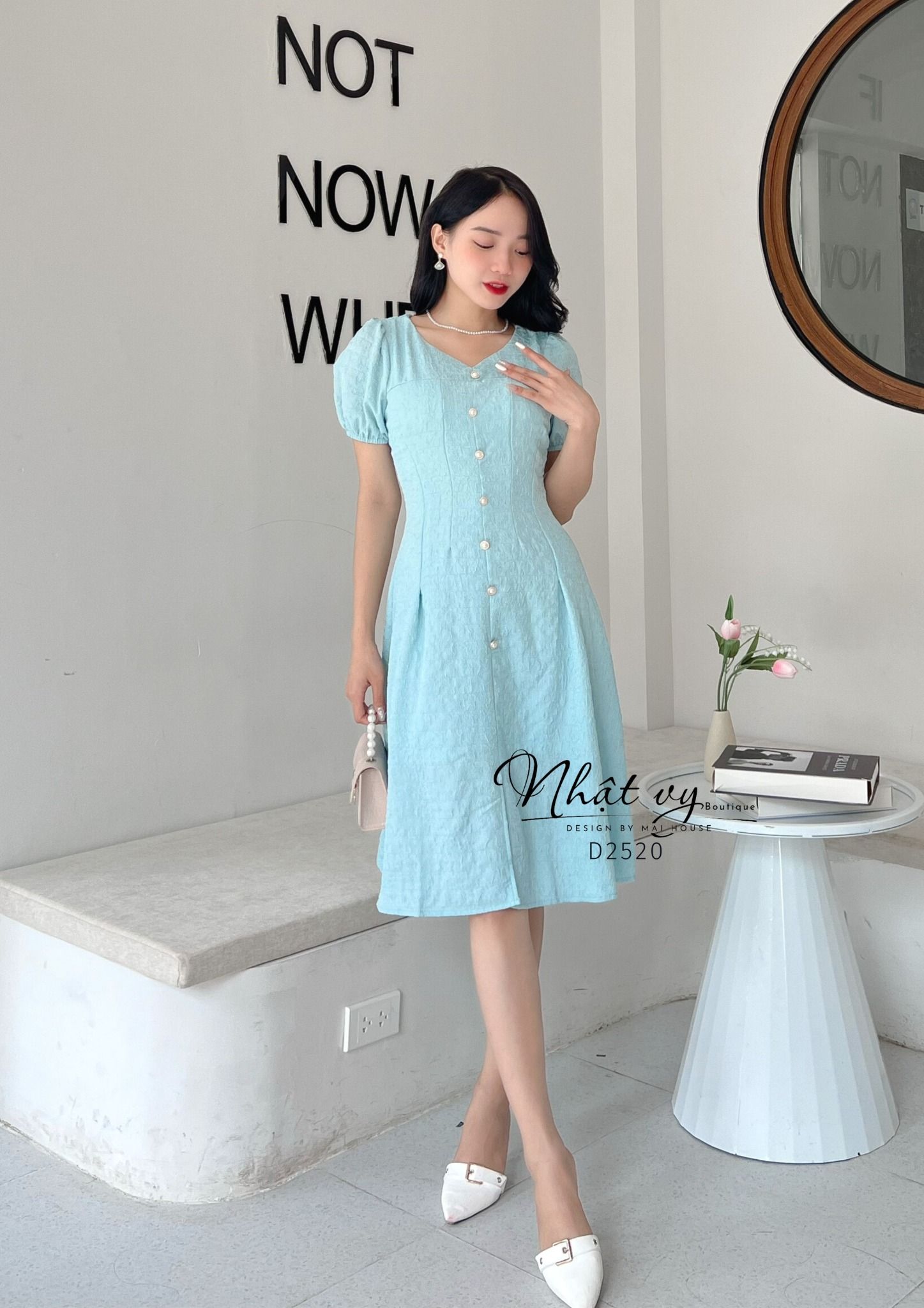 Đầm ôm dáng xoè cổ V cách điệu đính cúc giả - D2520