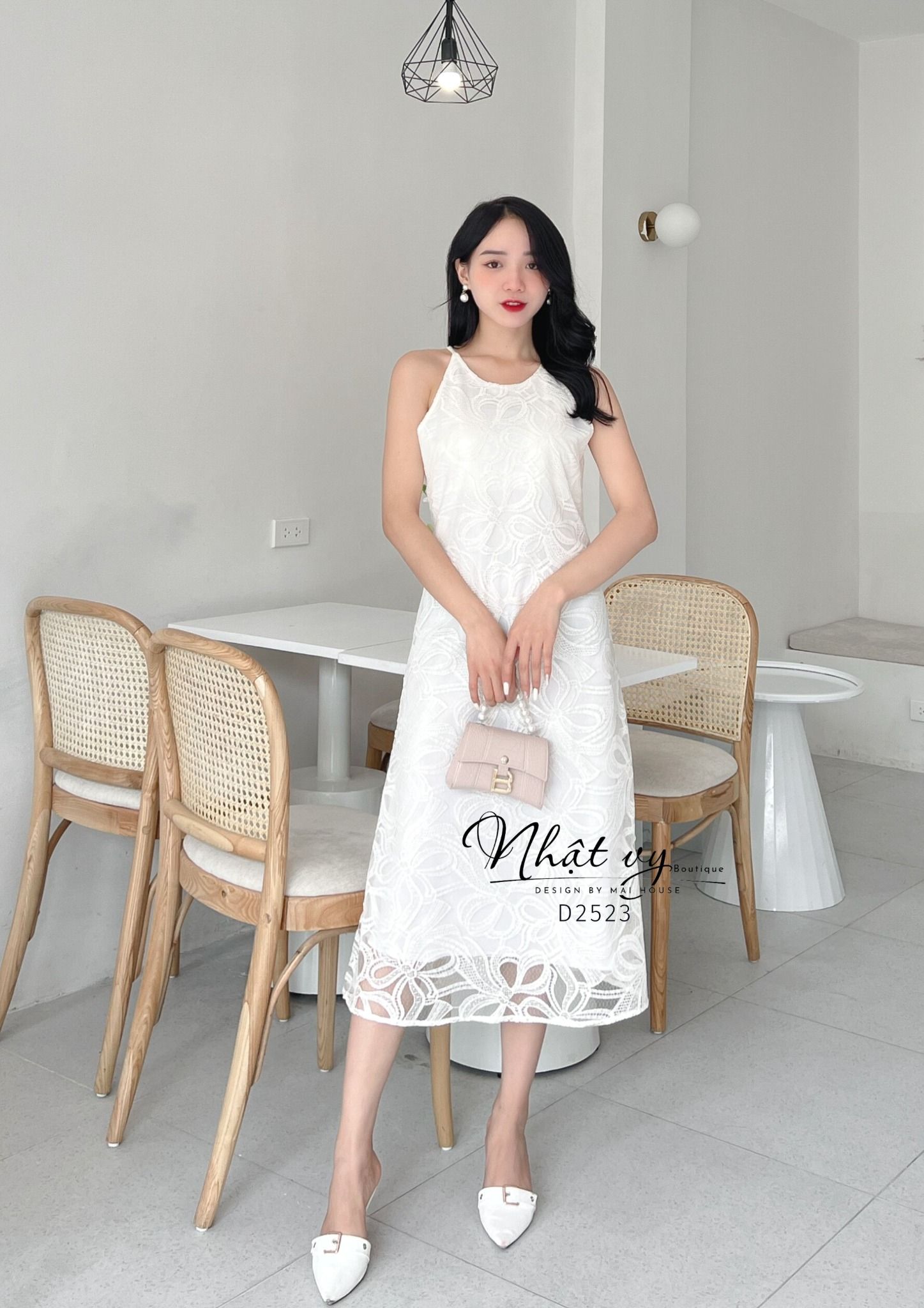 Đầm ren hoa cổ yếm dáng maxi - D2523