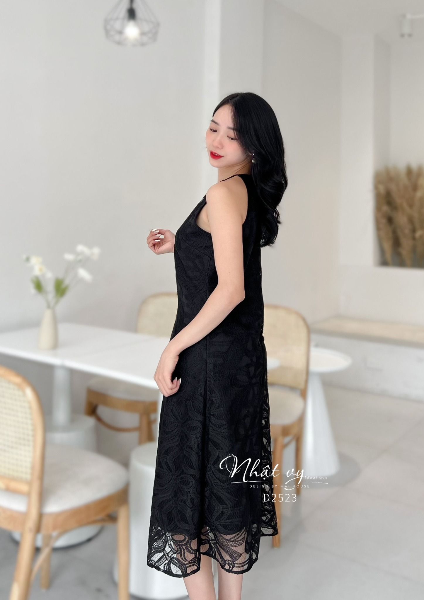 Đầm ren hoa cổ yếm dáng maxi - D2523