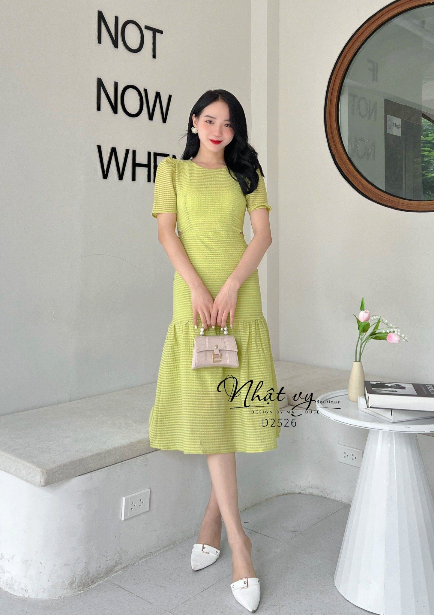 Đầm cổ tròn xẻ 2 bên eo dáng ôm - D2526