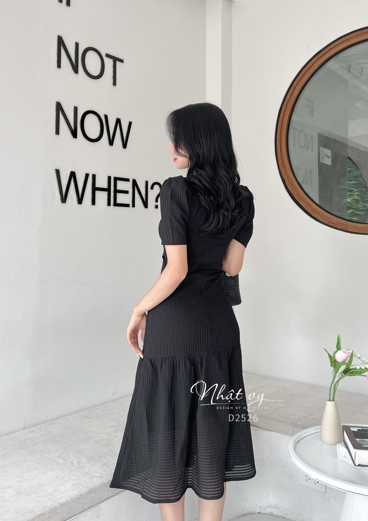 Đầm cổ tròn xẻ 2 bên eo dáng ôm - D2526