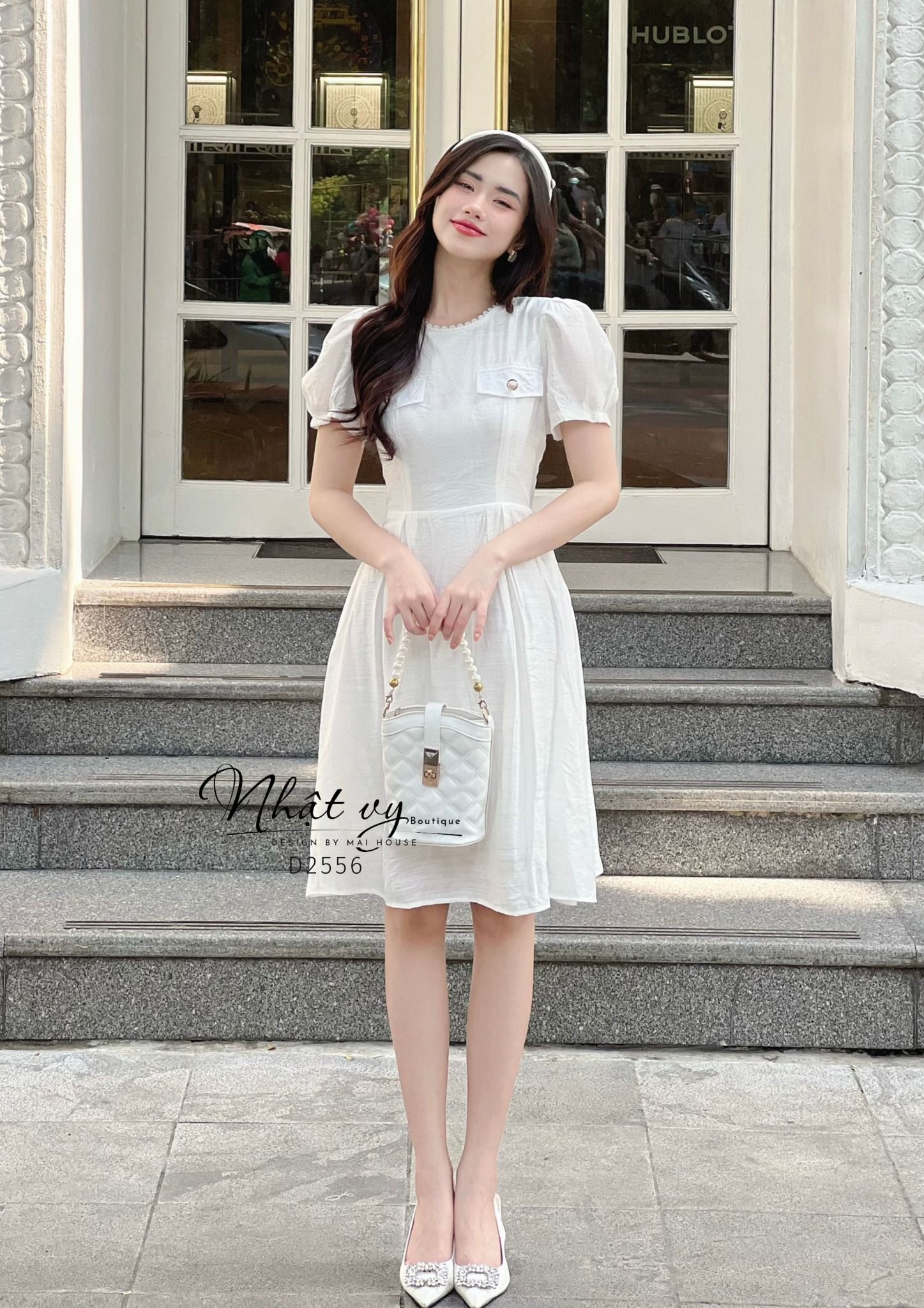 Đầm cổ tròn viền ren đính túi giả tay phồng - D2556