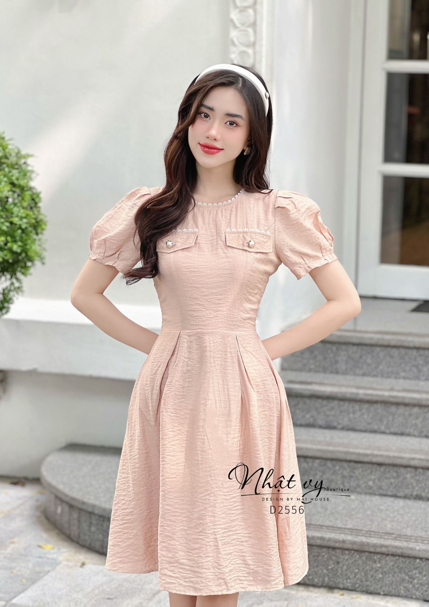 Đầm cổ tròn viền ren đính túi giả tay phồng - D2556