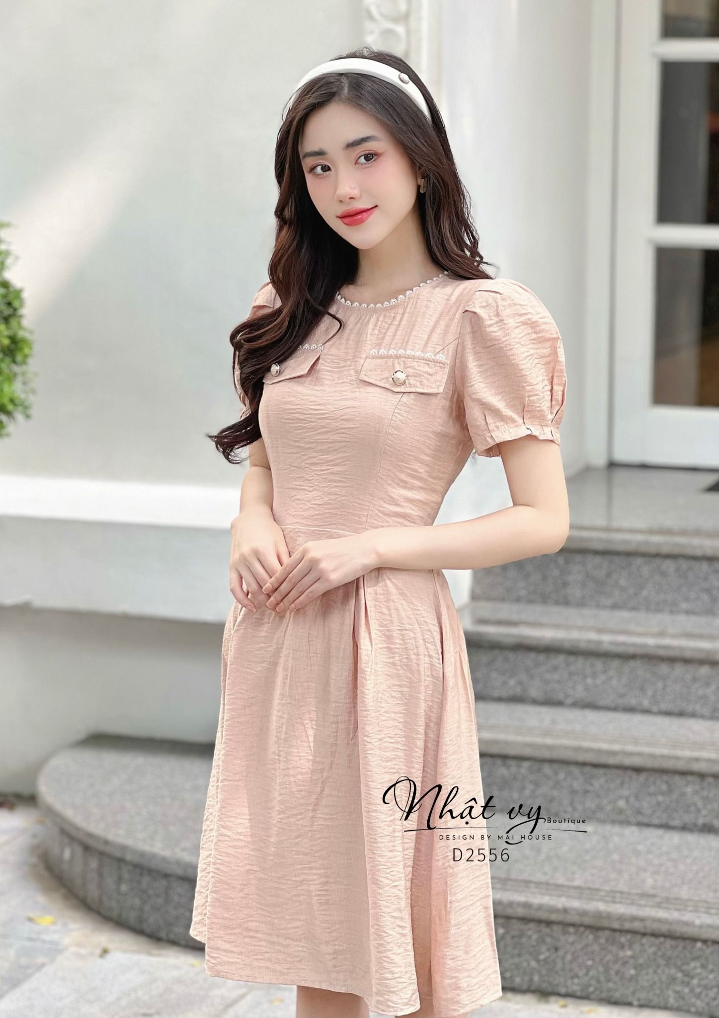 Đầm cổ tròn viền ren đính túi giả tay phồng - D2556