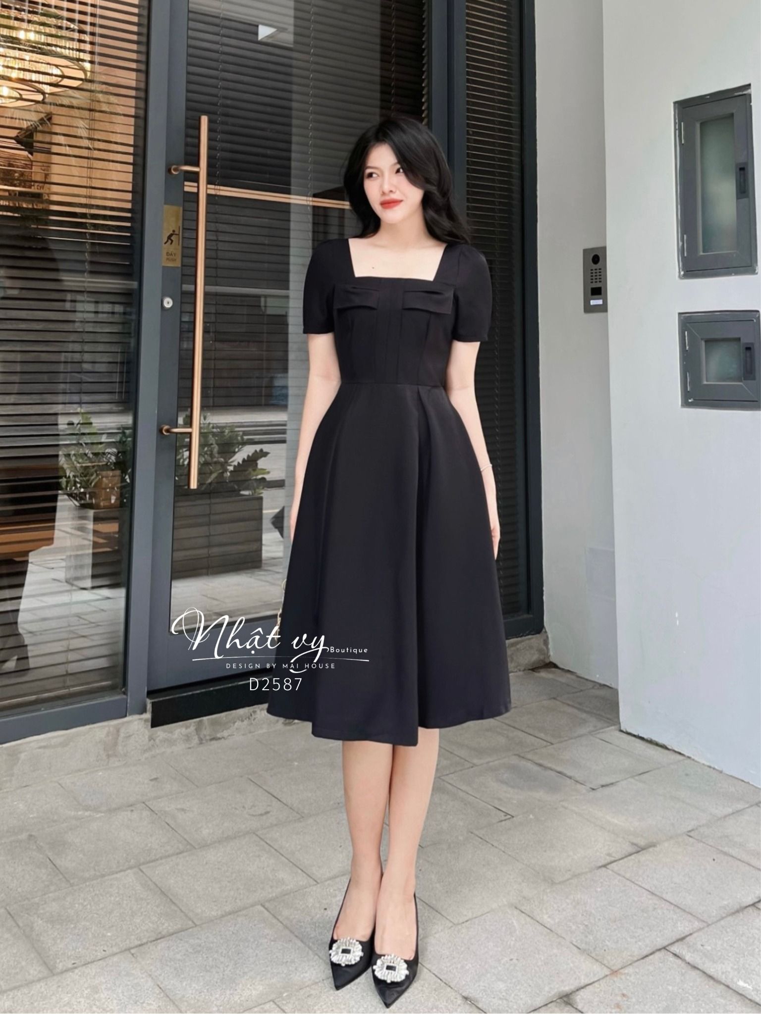 Đầm cổ vuông dáng xoè ngực đính nơ cách điệu - D2587