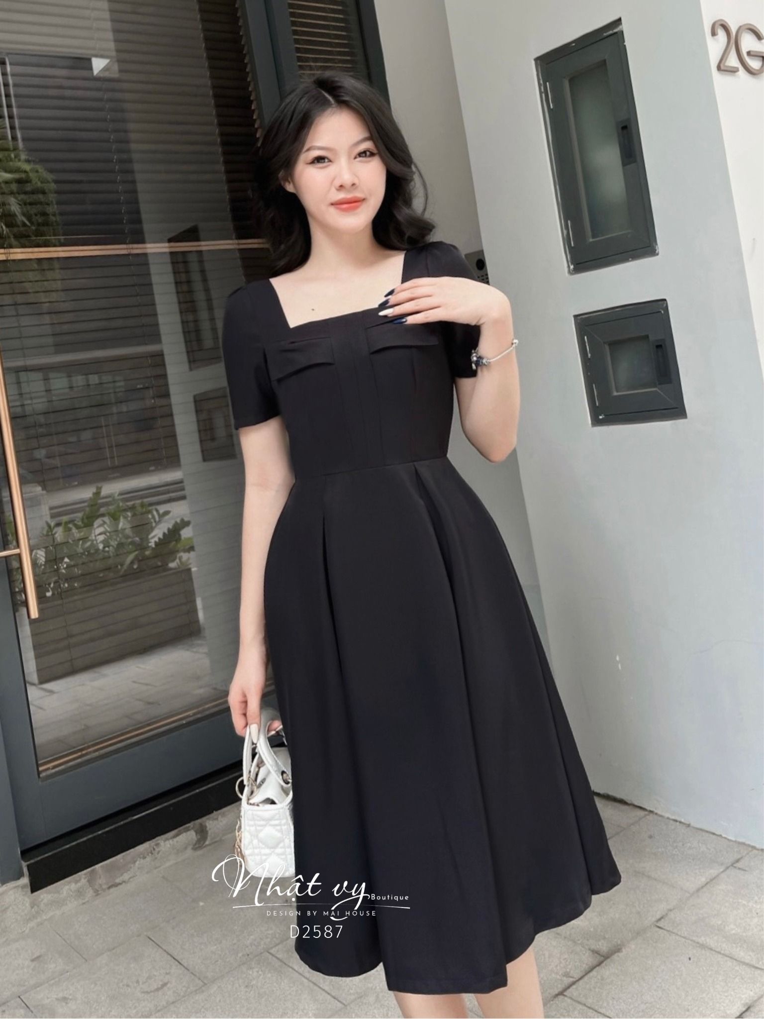 Đầm cổ vuông dáng xoè ngực đính nơ cách điệu - D2587