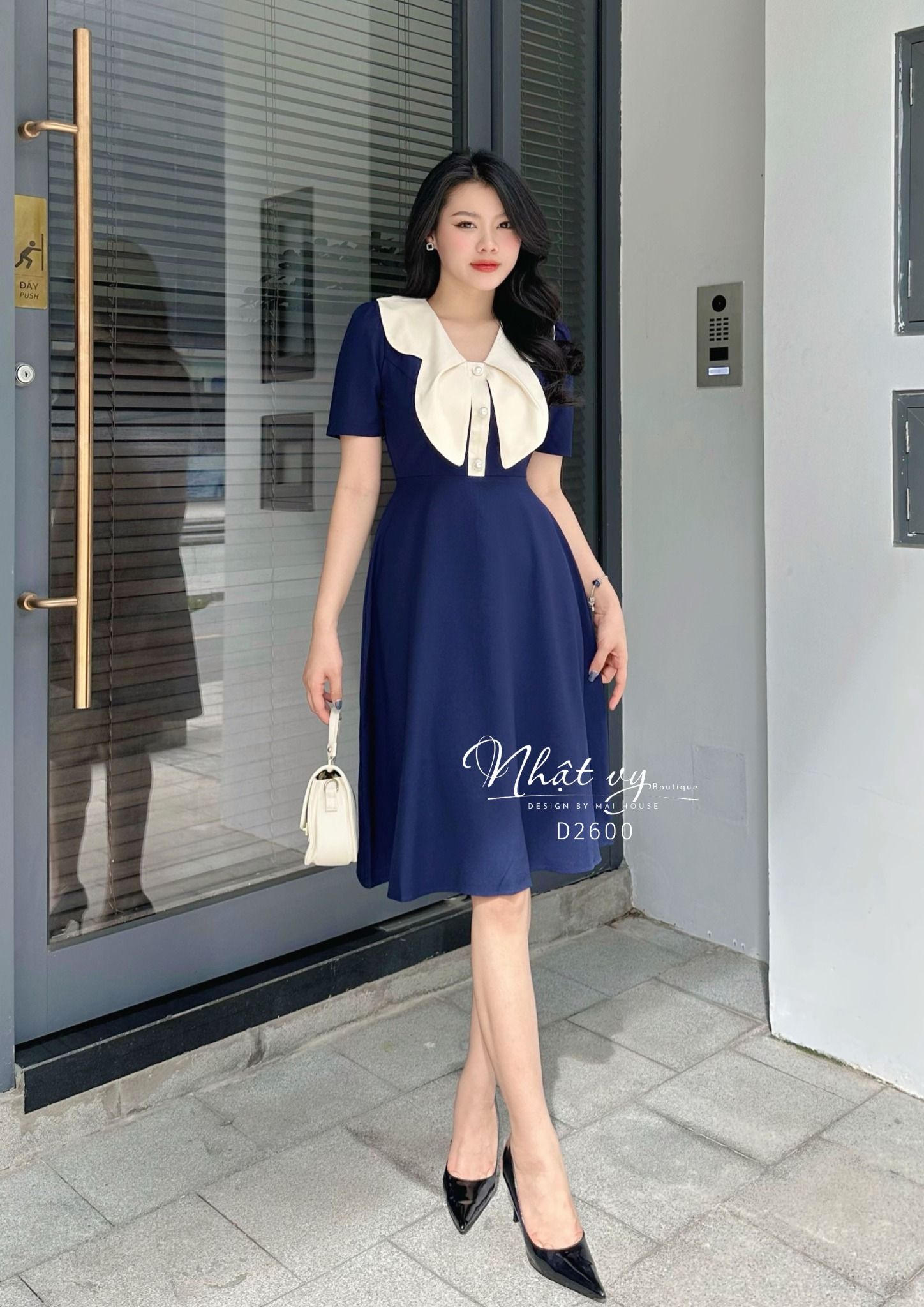 Đầm cổ tim phối bèo đính cúc giả - D2600
