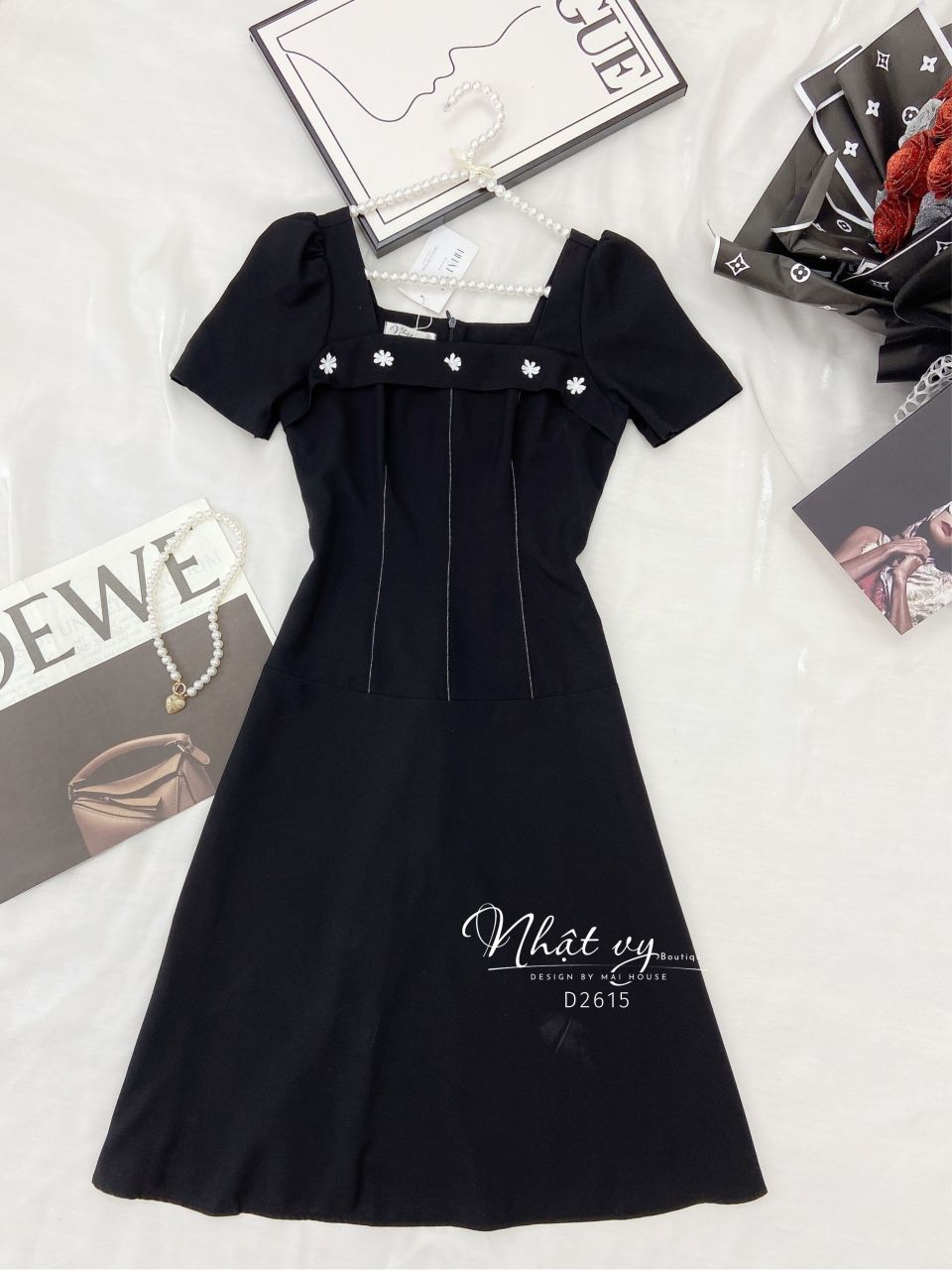 Đầm cổ vuông dáng dài viền chỉ nổi - D2615