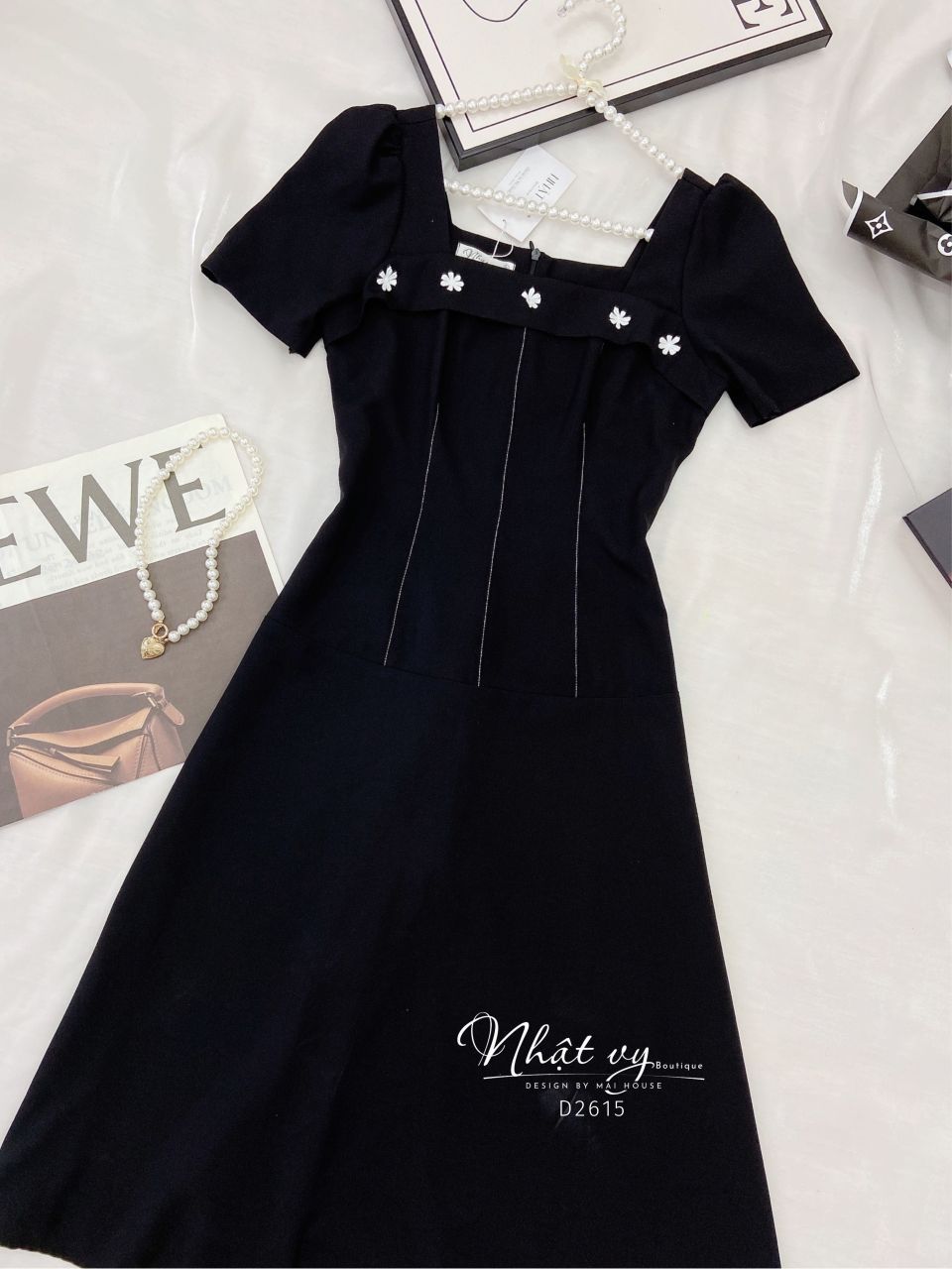 Đầm cổ vuông dáng dài viền chỉ nổi - D2615