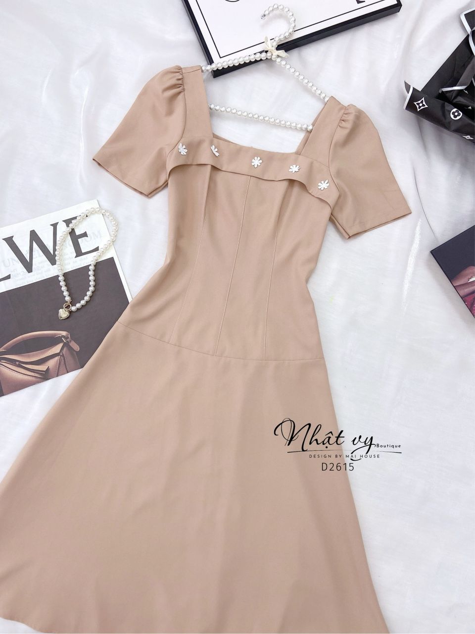 Đầm cổ vuông dáng dài viền chỉ nổi - D2615