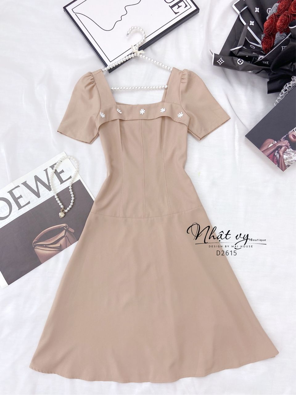 Đầm cổ vuông dáng dài viền chỉ nổi - D2615