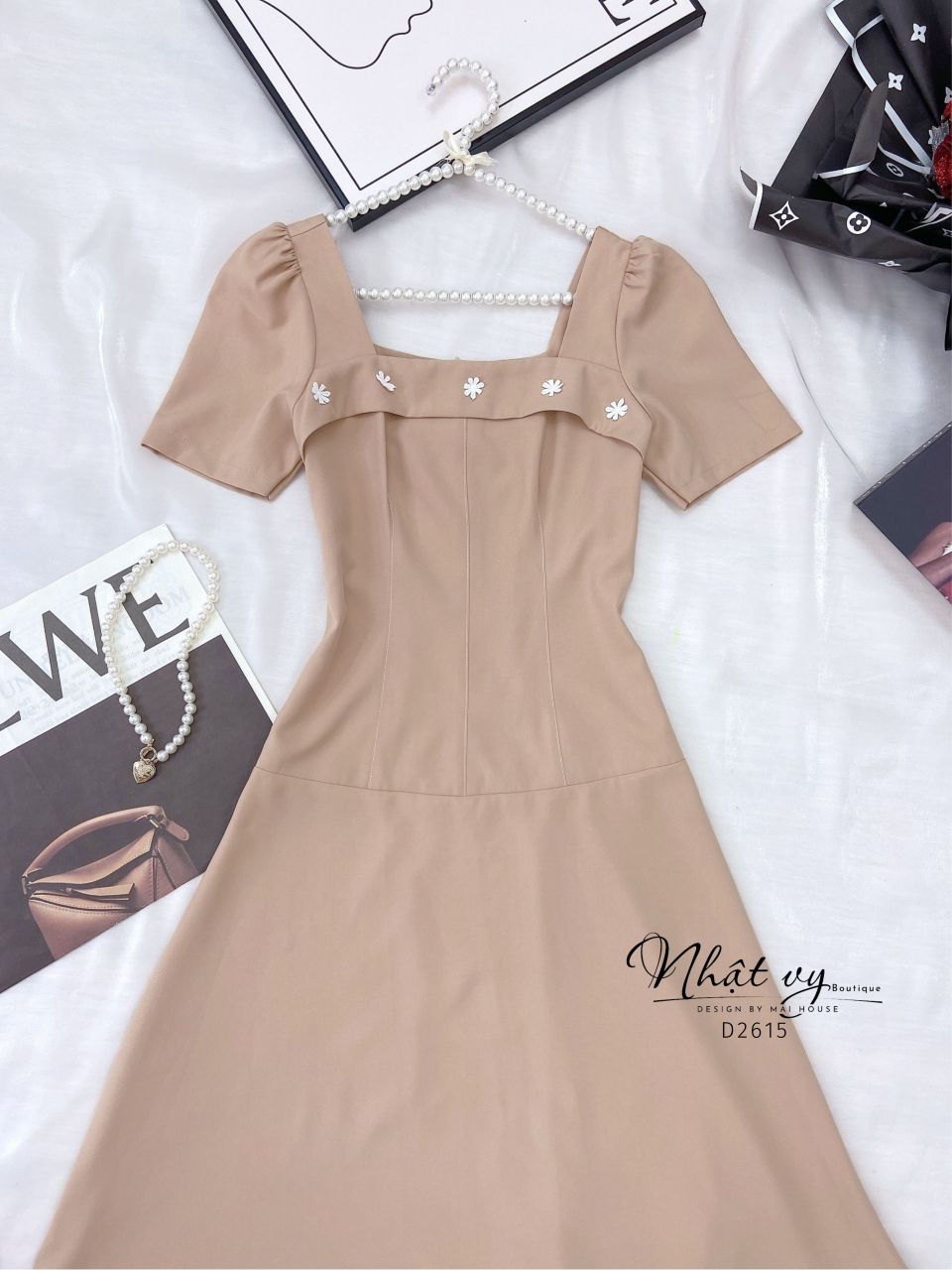 Đầm cổ vuông dáng dài viền chỉ nổi - D2615