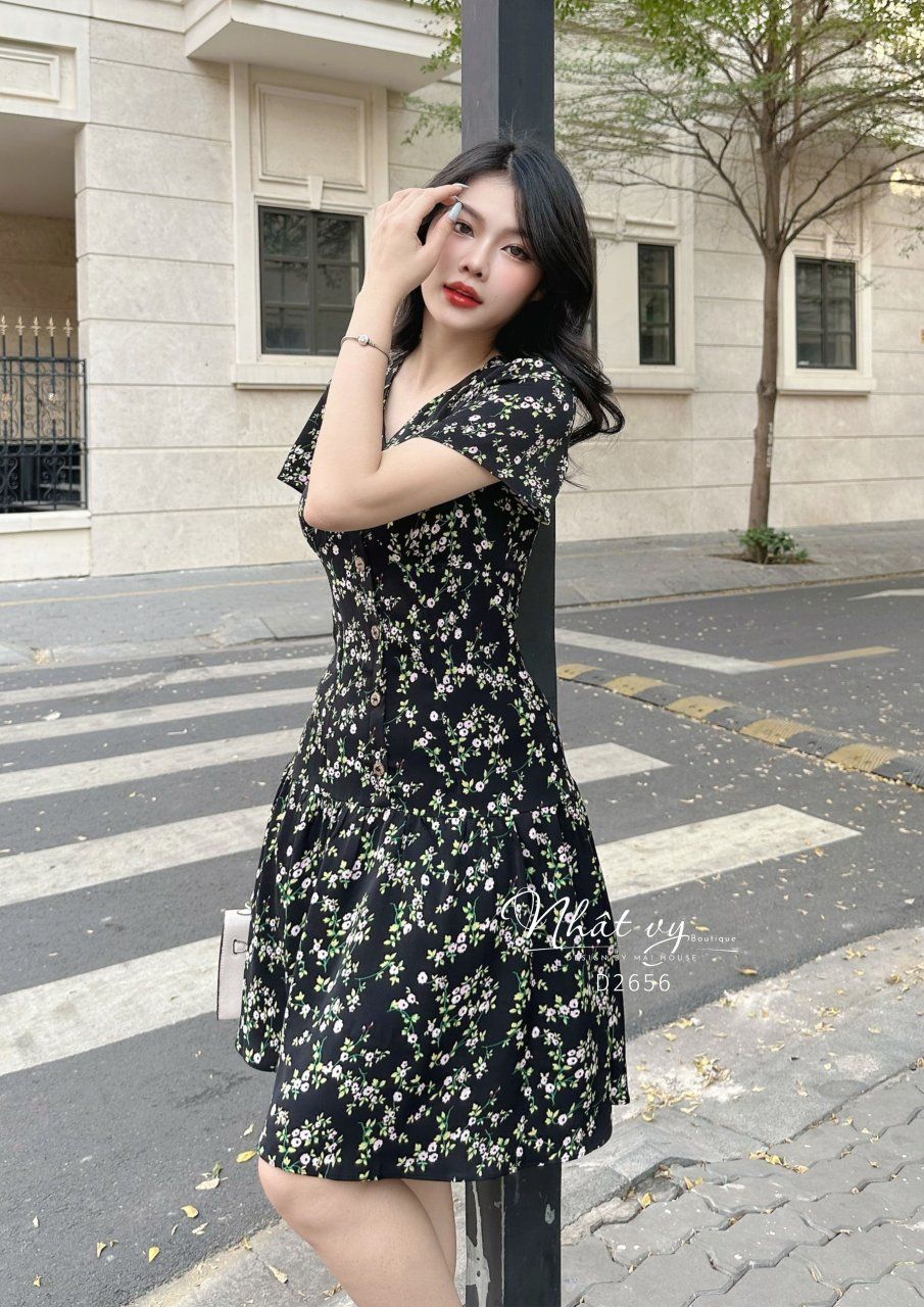 Đầm hoa tay cánh tiên cổ V đính cúc gỗ - D2656