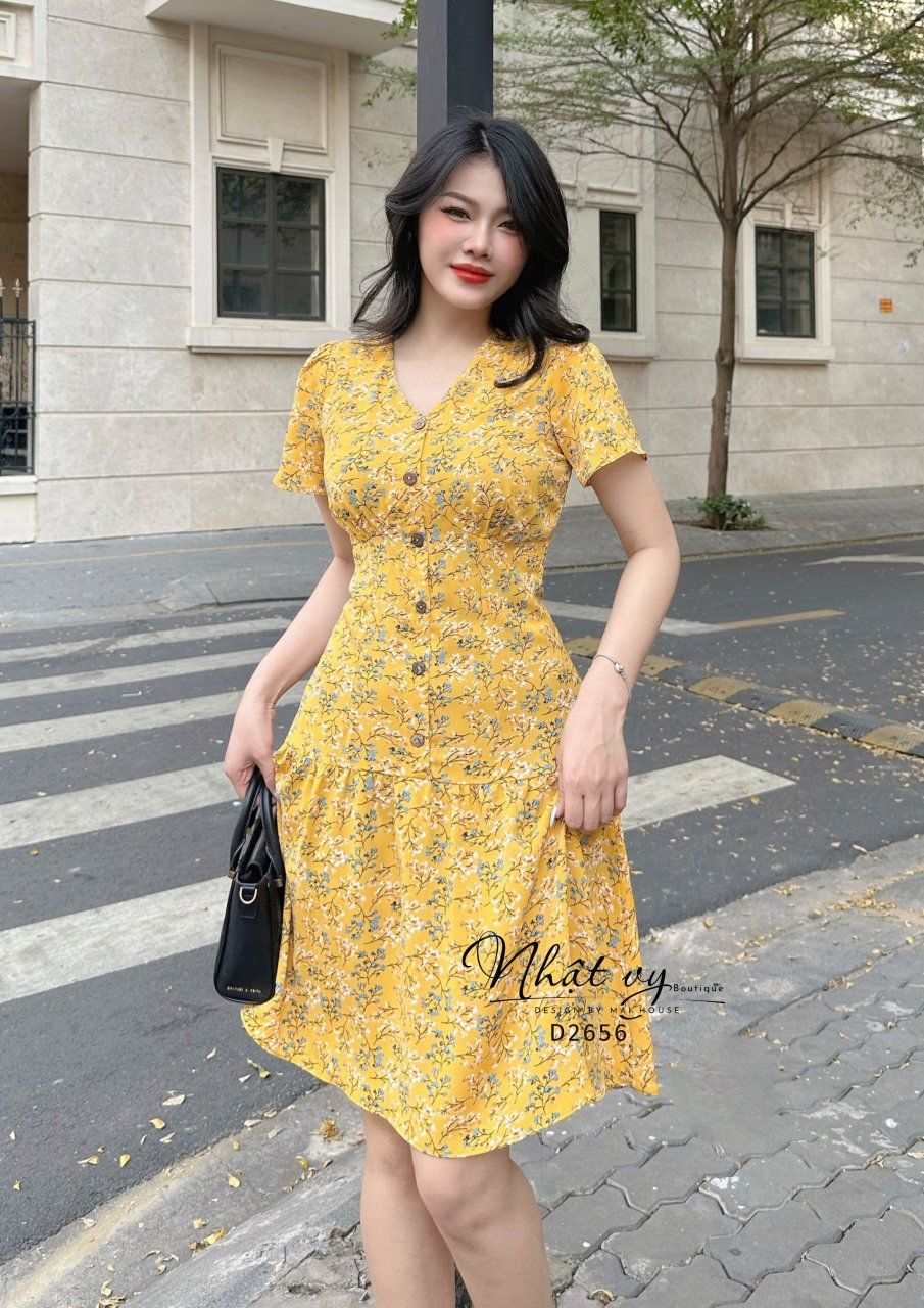 Đầm hoa tay cánh tiên cổ V đính cúc gỗ - D2656