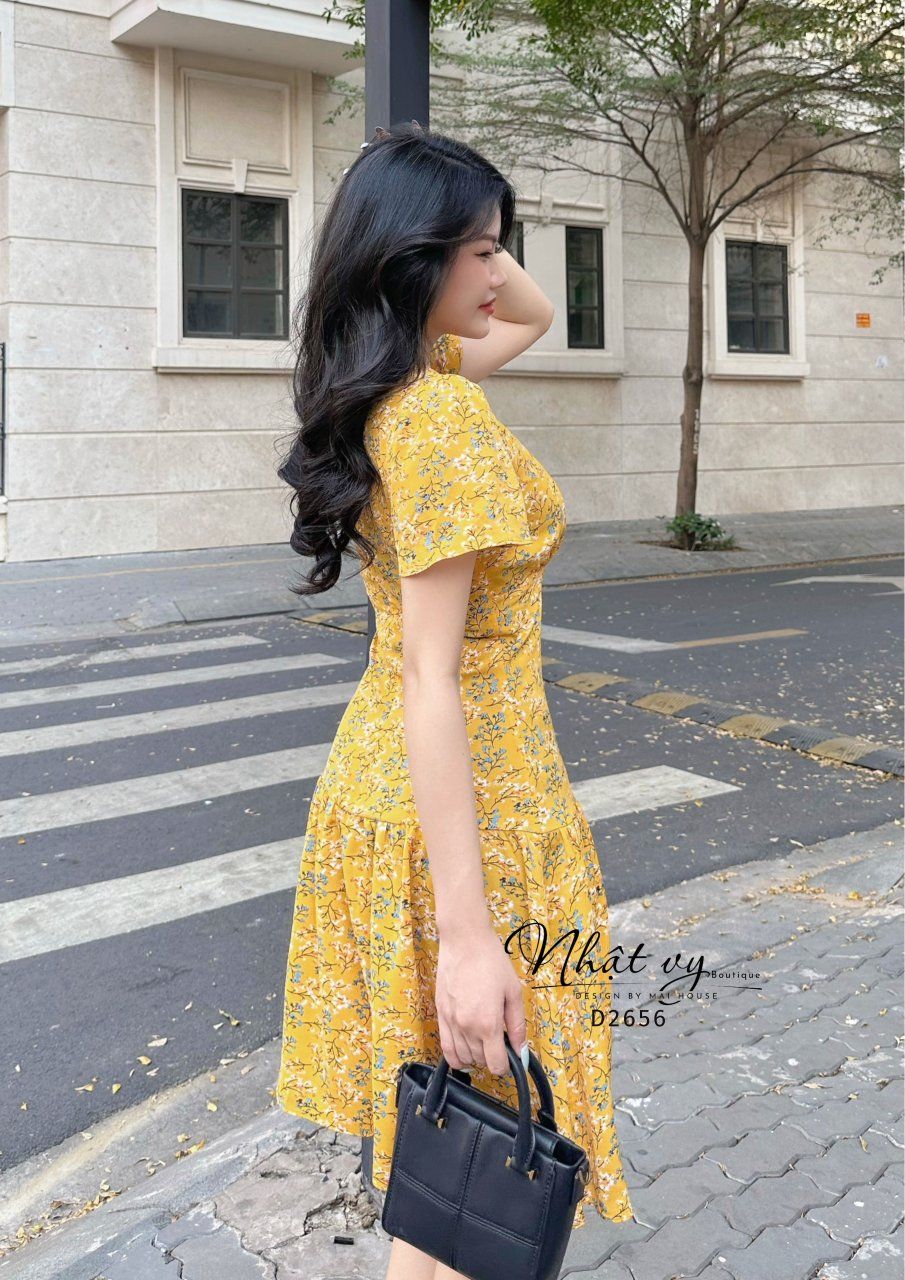 Đầm hoa tay cánh tiên cổ V đính cúc gỗ - D2656