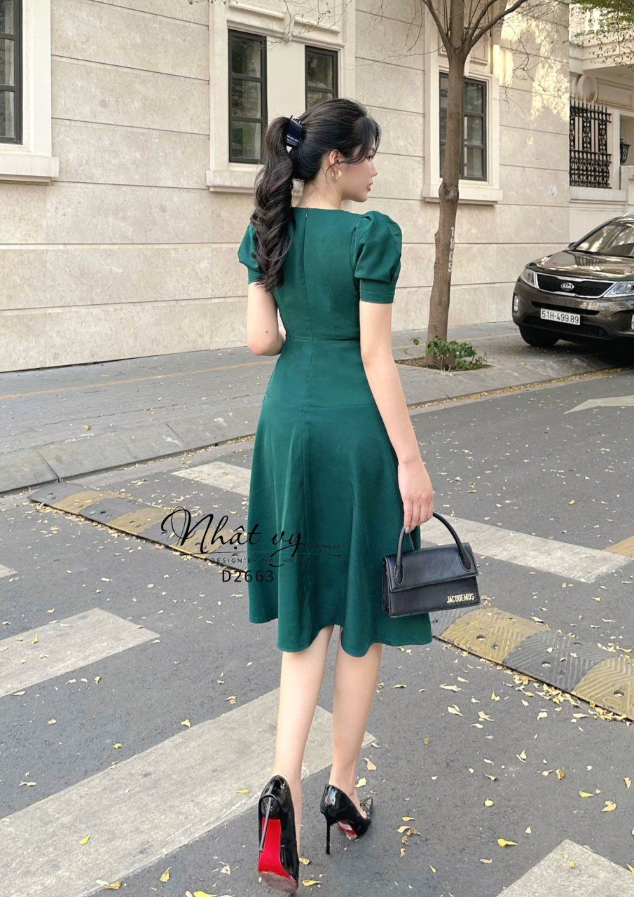 Đầm cổ tròn đính cúc bọc eo dập ly - D2663