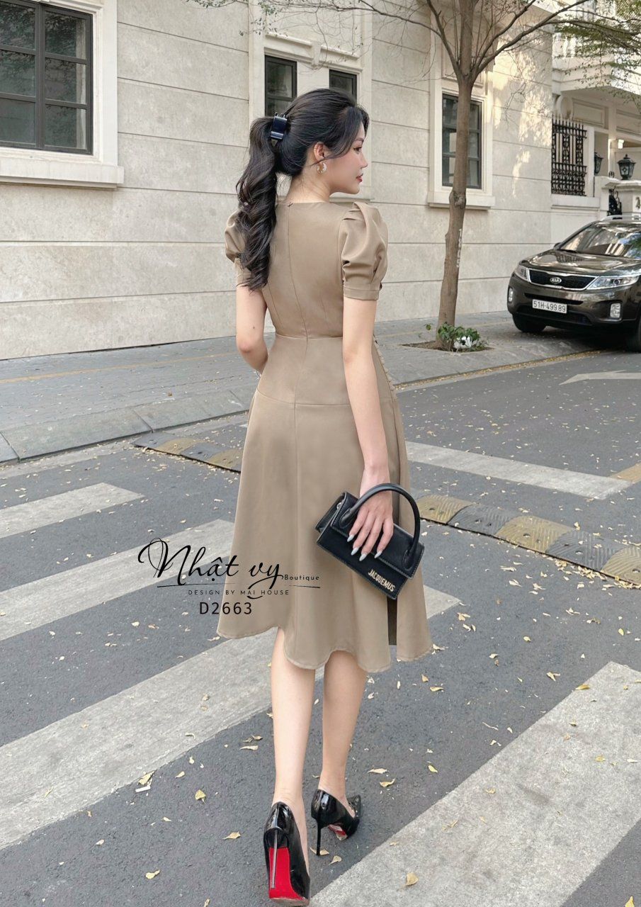 Đầm cổ tròn đính cúc bọc eo dập ly - D2663