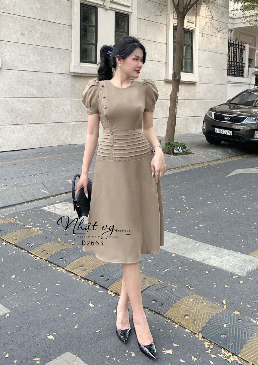 Đầm cổ tròn đính cúc bọc eo dập ly - D2663