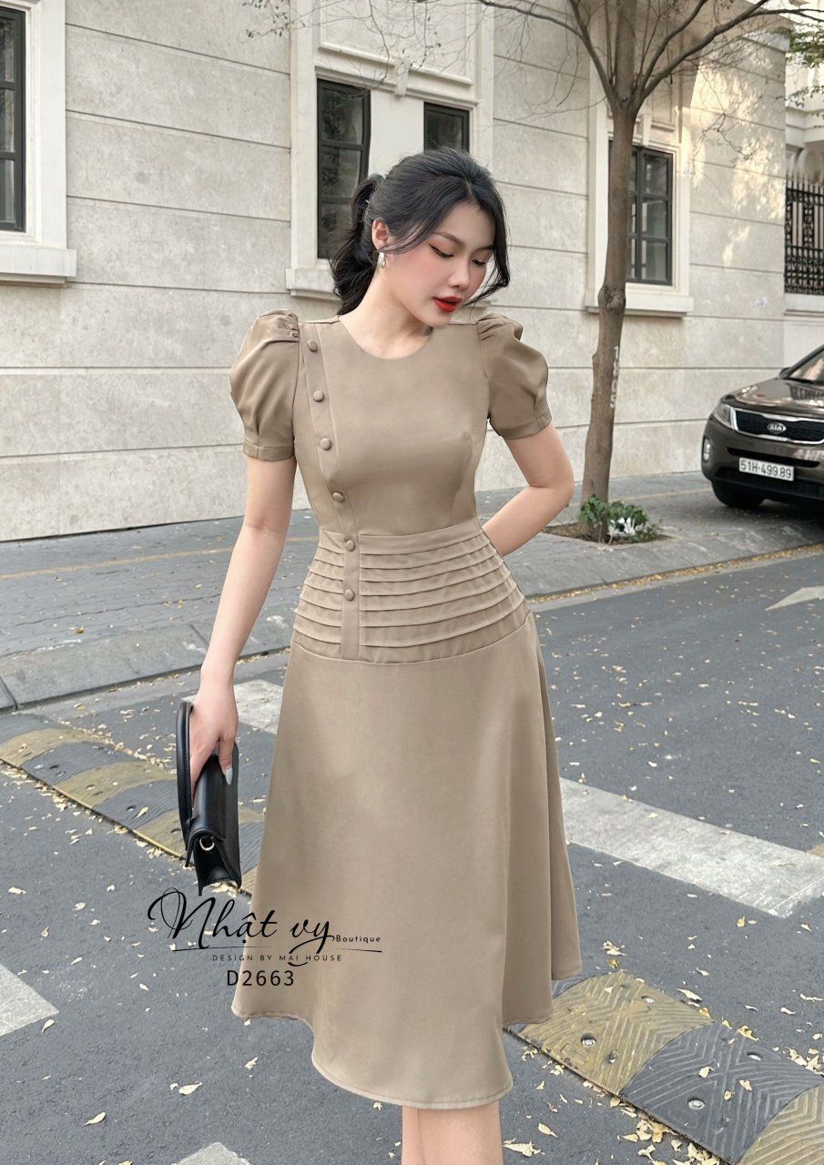 Đầm cổ tròn đính cúc bọc eo dập ly - D2663
