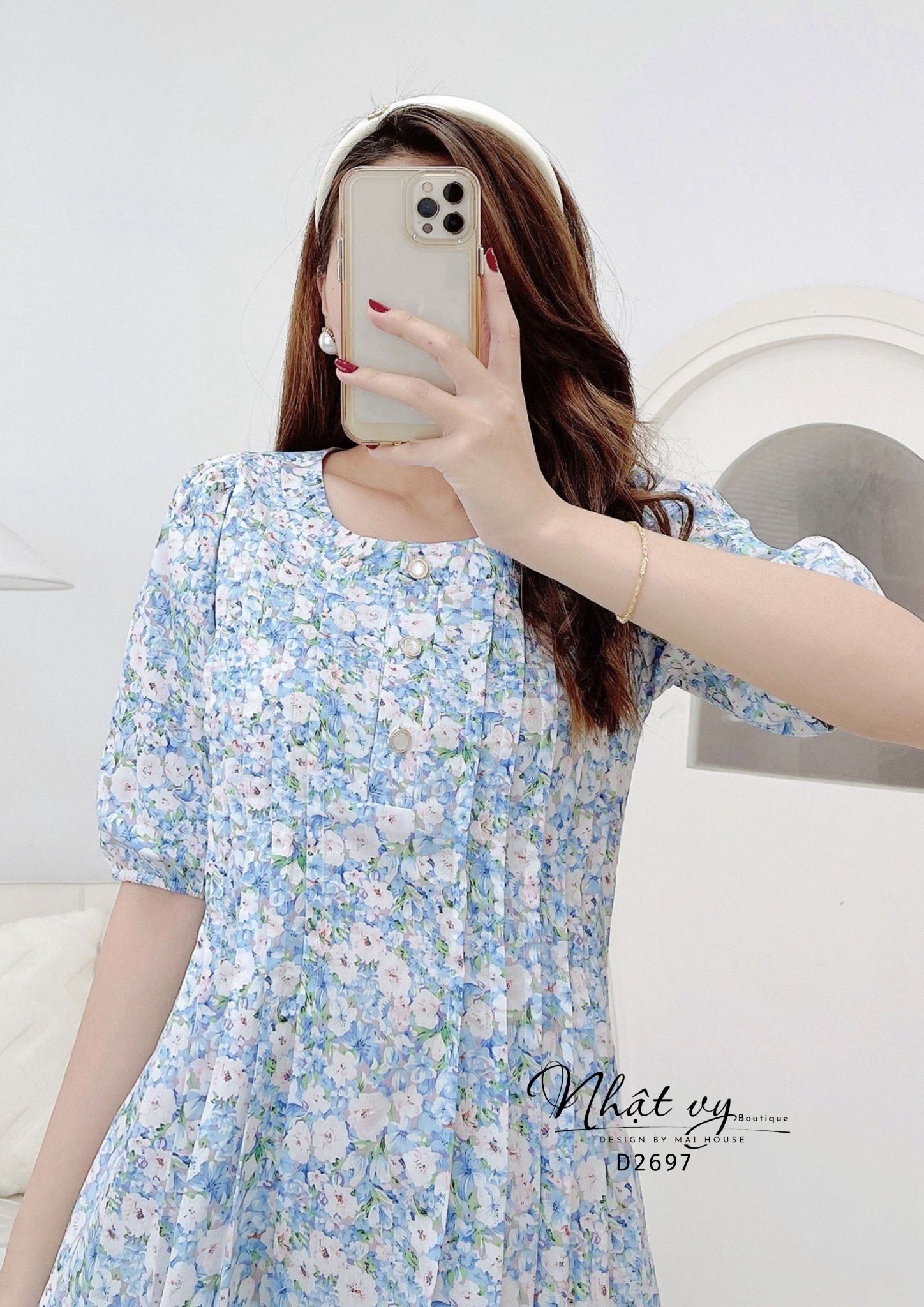 Đầm hoa viền ren cổ tròn xếp ly ngực - D2697