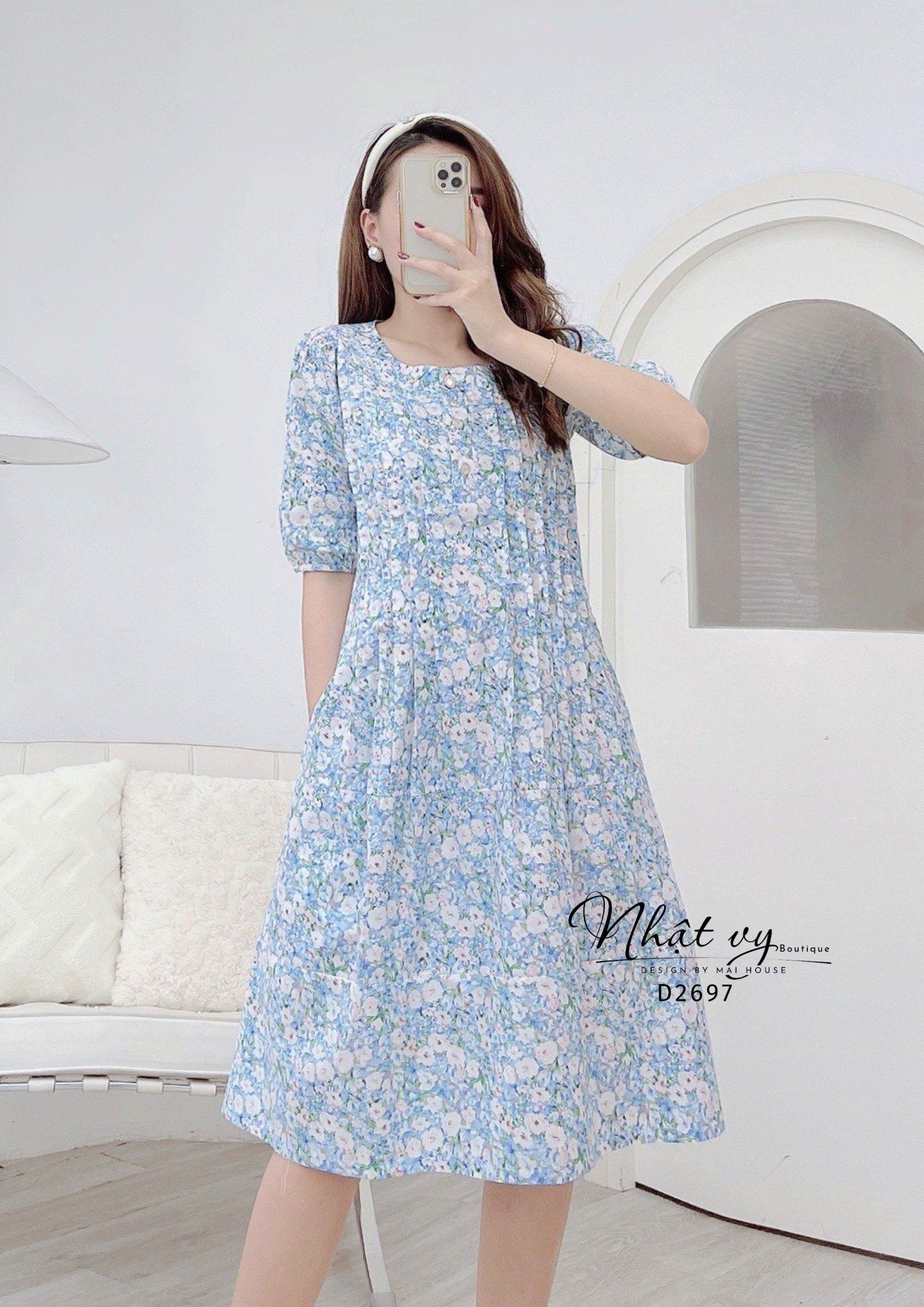 Đầm hoa viền ren cổ tròn xếp ly ngực - D2697