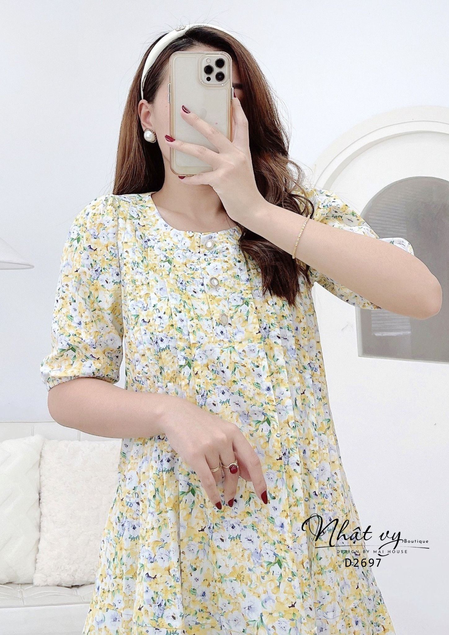 Đầm hoa viền ren cổ tròn xếp ly ngực - D2697